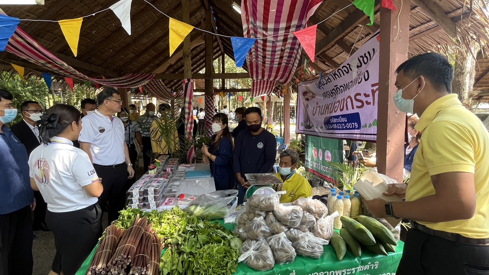 ??พช.ฉะเชิงเทราร่วมงานวันดินโลกปี 2565 “Soils, where food begin : อาหาร ก่อกำเนิด เกิดจากดิน”