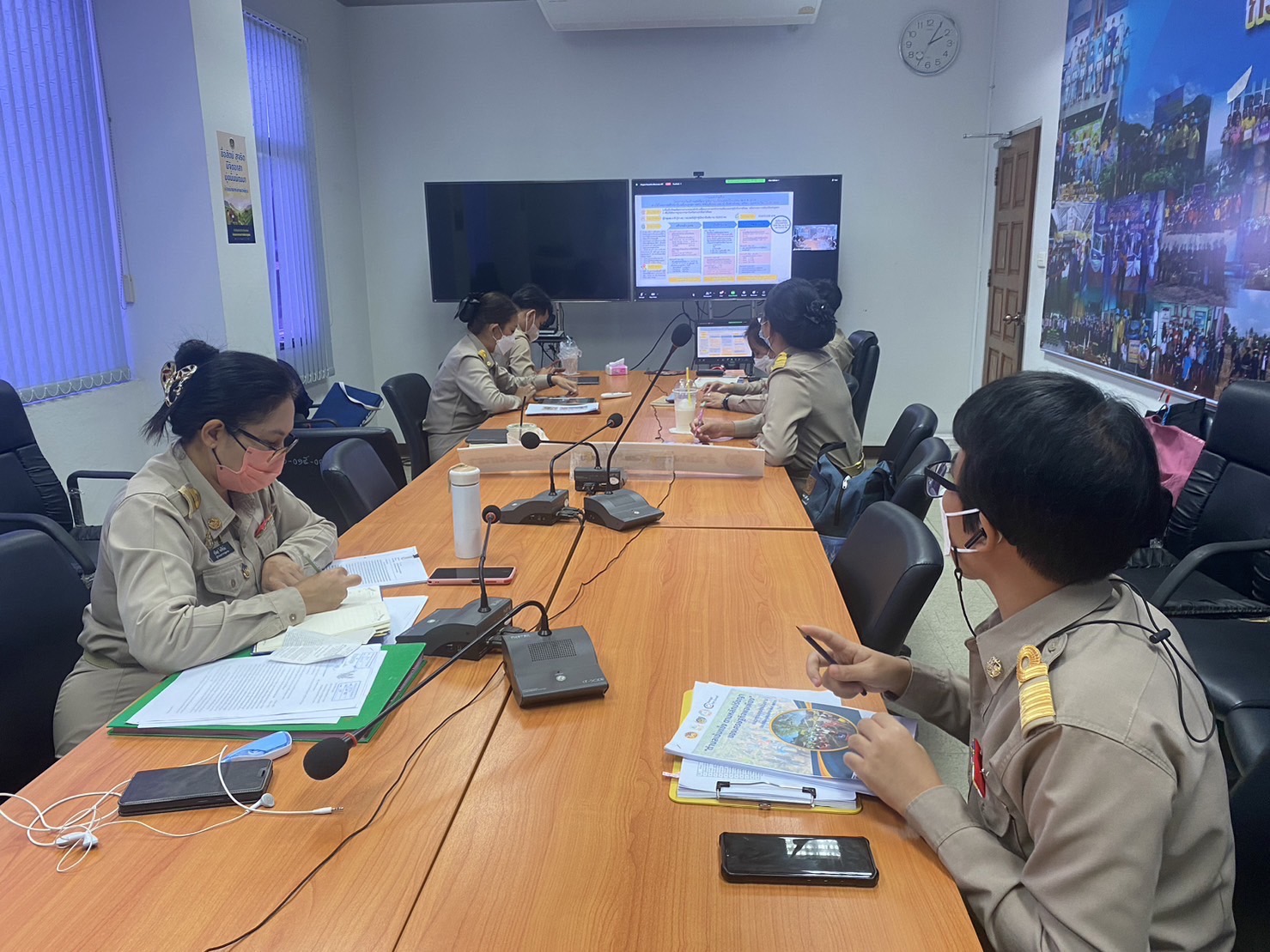 ??พช.ฉะเชิงเทราร่วมประชุมชี้แจงแนวทางการดำเนินงานโครงการสร้างนักขับเคลื่อนยุทธศาสตร์นำการเปลี่ยนแปลง : นักสื่อสารสังคม : ขจัดความยากจน โดยใช้พลังชุมชน