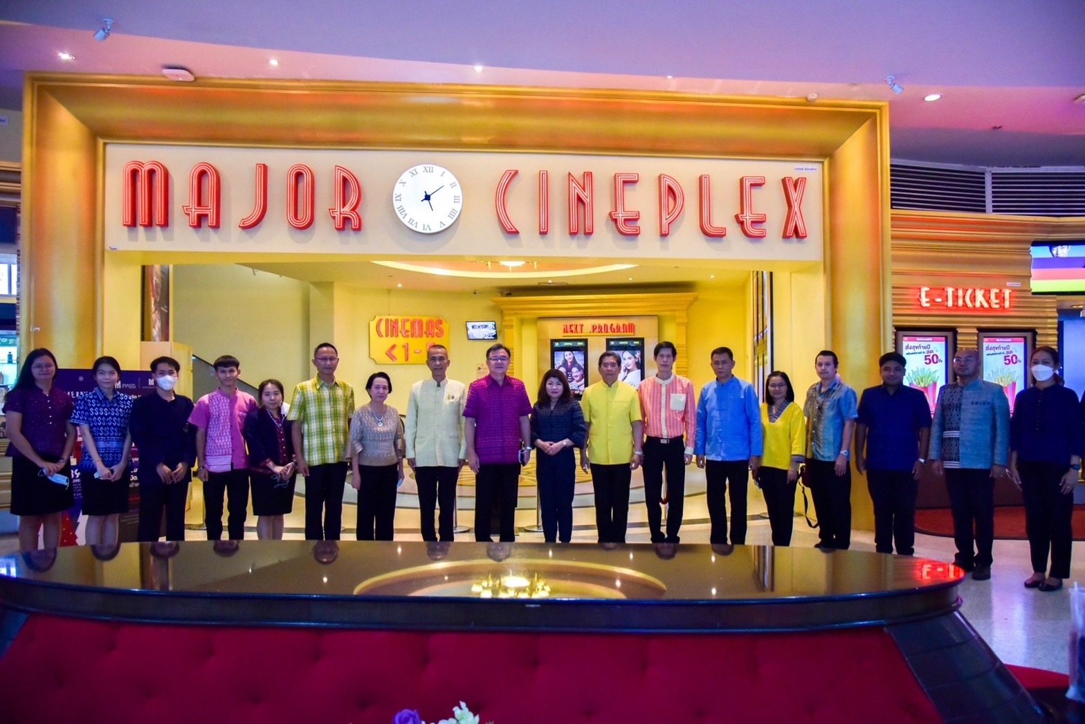 ??พช.ฉะเชิงเทราร่วมรับชมการแสดงโขนภาพยนตร์ HANUMAN White Monkey