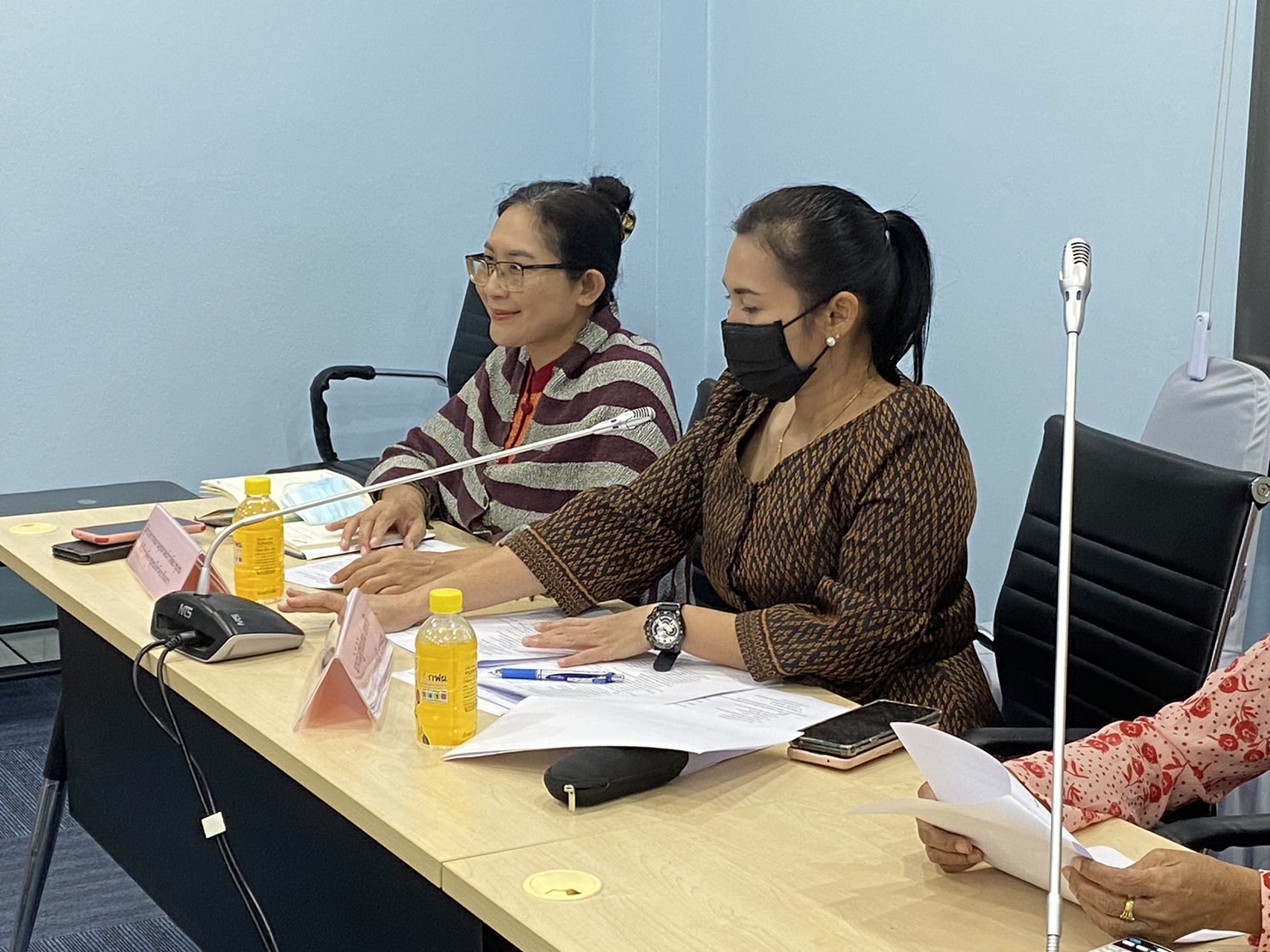 พช.ฉะเชิงเทราร่วมประชุมหารือการขับเคลื่อนงานรวมมน้ำใจ​แม่บ้านมหาดไทยจังหวัดฉะเชิงเทรา​ “สาวโรงงานใส่ผ้าไทยให้สนุก”