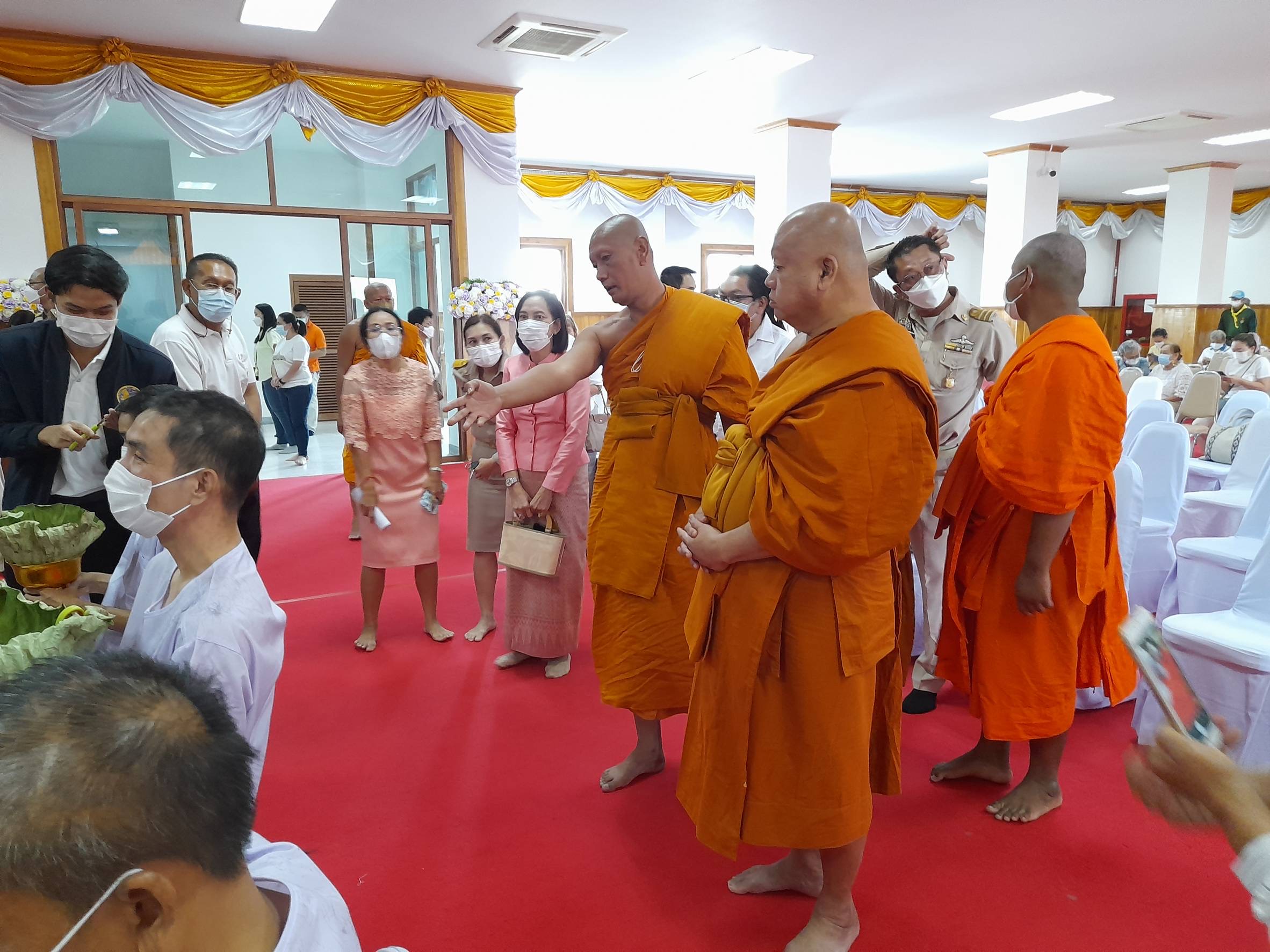 ??พช. ฉะเชิงเทรา ร่วมพิธีบรรพชาอุปสมบท 99 รูป ถวายพระพรชัยมงคล แด่สมเด็จพระเจ้าลูกเธอ เจ้าฟ้าพัชรกิติยาภาฯ