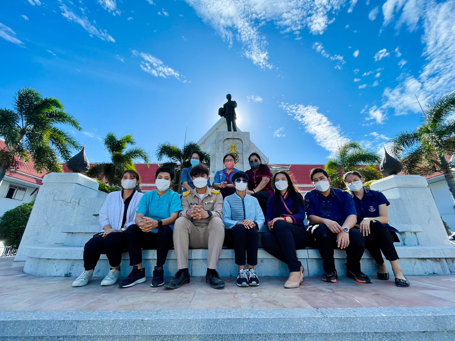 ??พช. ฉะเชิงเทรา ต้อนรับน้องใหม่ สักการะสิ่งศักดิ์สิทธิ์ ศาลากลางจังหวัดฉะเชิงเทรา