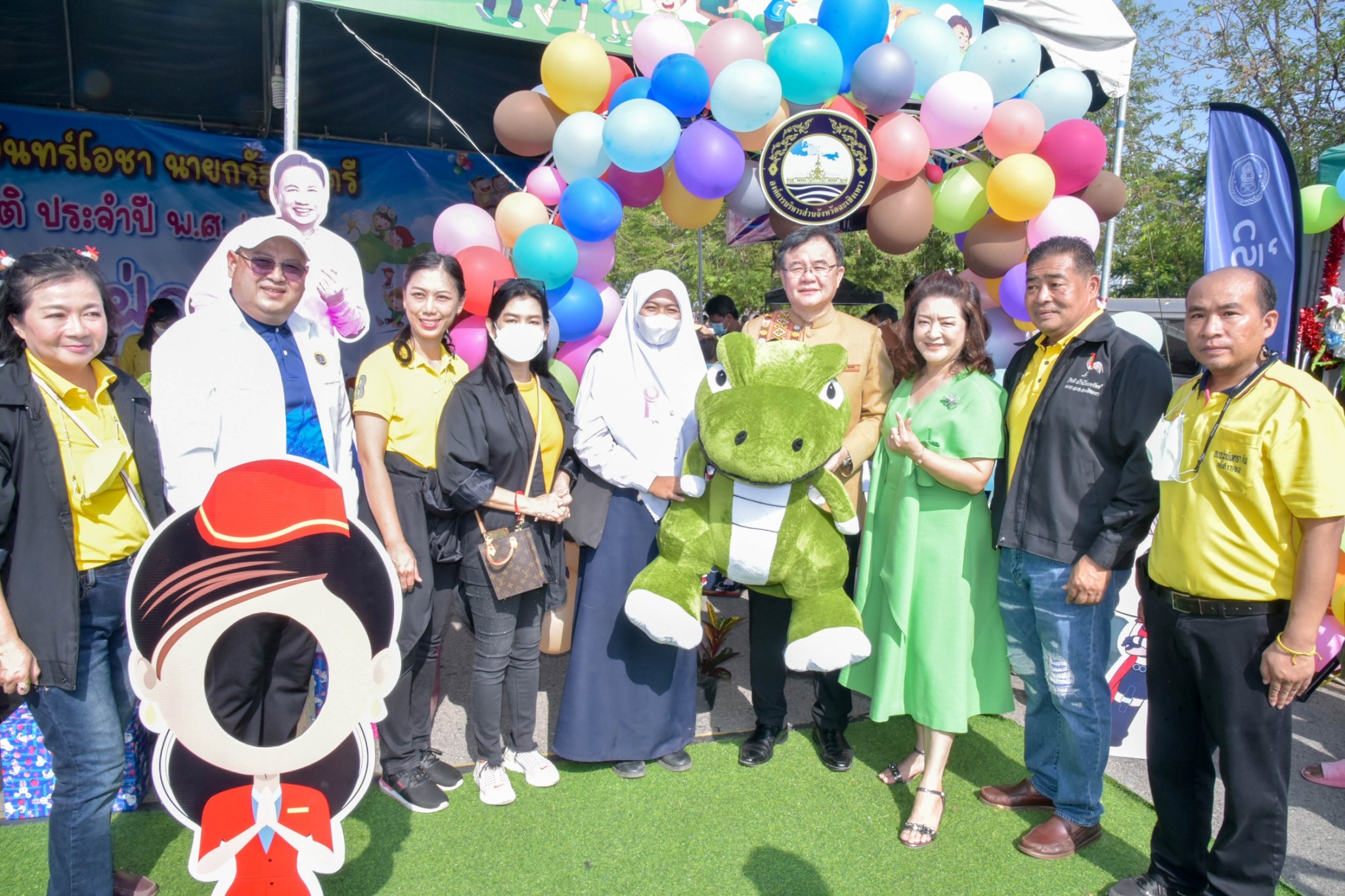 ?? พช. ฉะเชิงเทรา ร่วมงานฉลองวันเด็กแห่งชาติ ส่งมอบทุนพัฒนาเด็กชนบทฯ 30,000 บาท !!