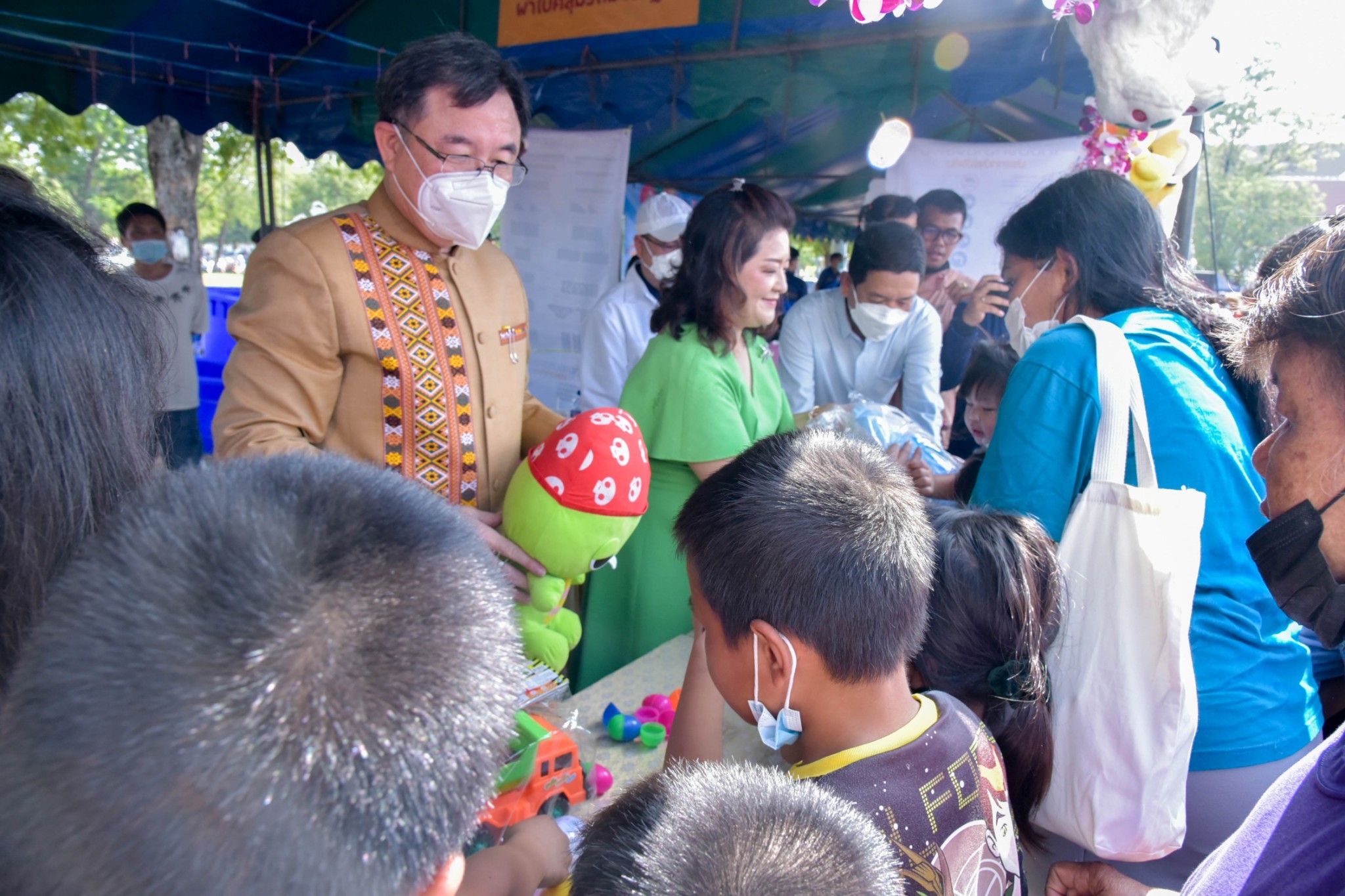 ?? พช. ฉะเชิงเทรา ร่วมงานฉลองวันเด็กแห่งชาติ ส่งมอบทุนพัฒนาเด็กชนบทฯ 30,000 บาท !!