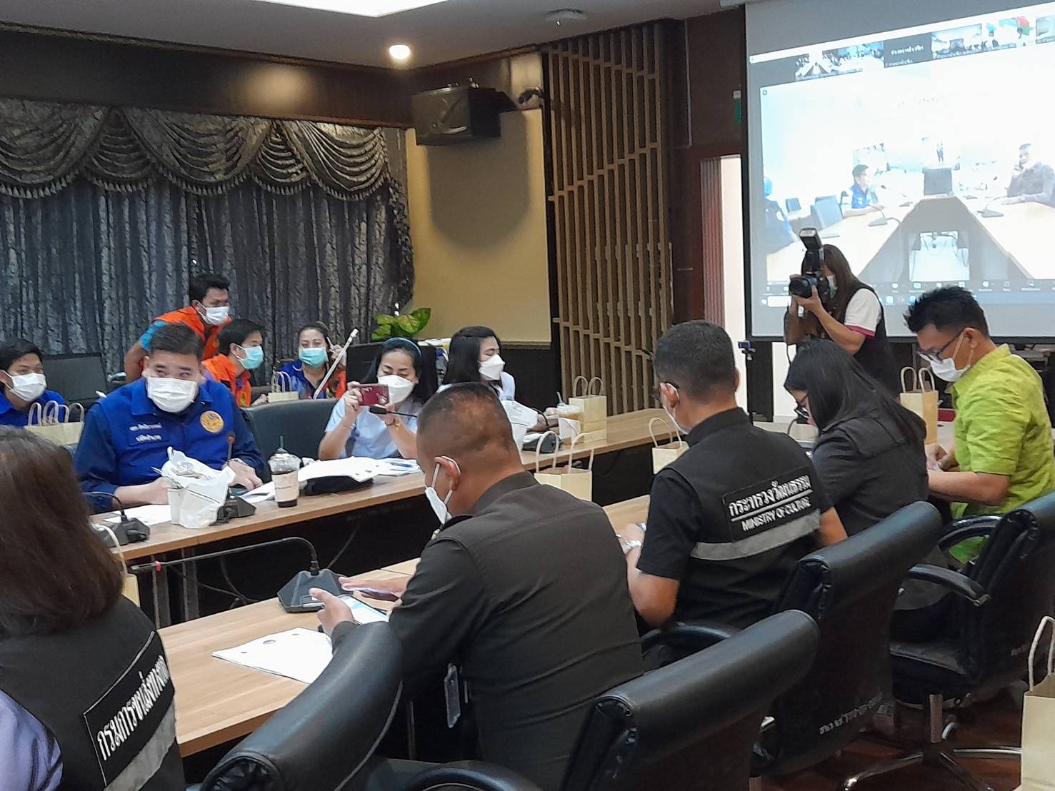 ??พช.ฉะเชิงเทราร่วมประชุมคณะกรรมการศูนย์ปฏิบัติการป้องกันและลดอุบัติเหตุทางถนนช่วงเทศกาลปีใหม่ พ.ศ.2566