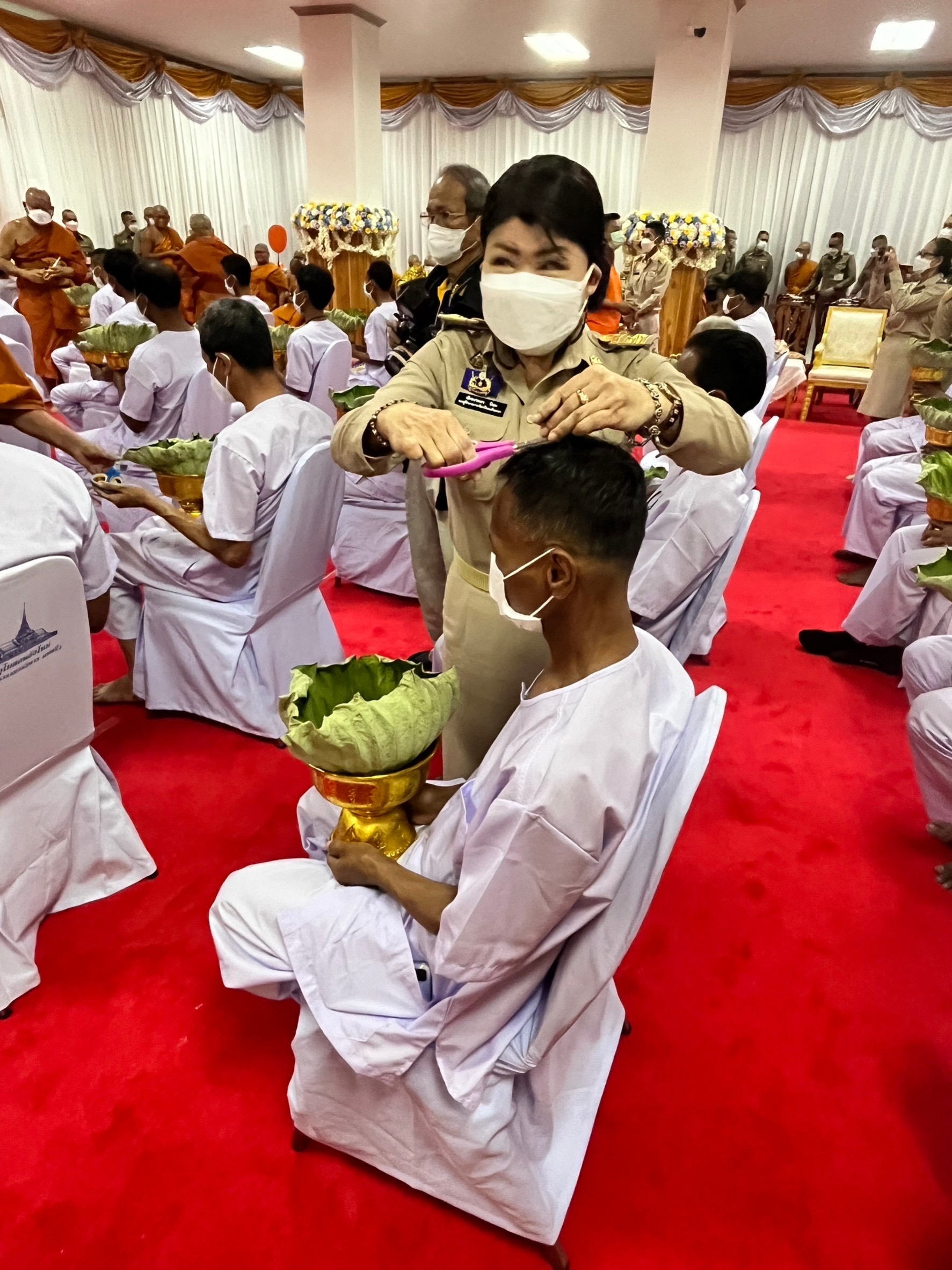 ??พช. ฉะเชิงเทรา ร่วมพิธีบรรพชาอุปสมบท 99 รูป ถวายพระพรชัยมงคล แด่สมเด็จพระเจ้าลูกเธอ เจ้าฟ้าพัชรกิติยาภาฯ