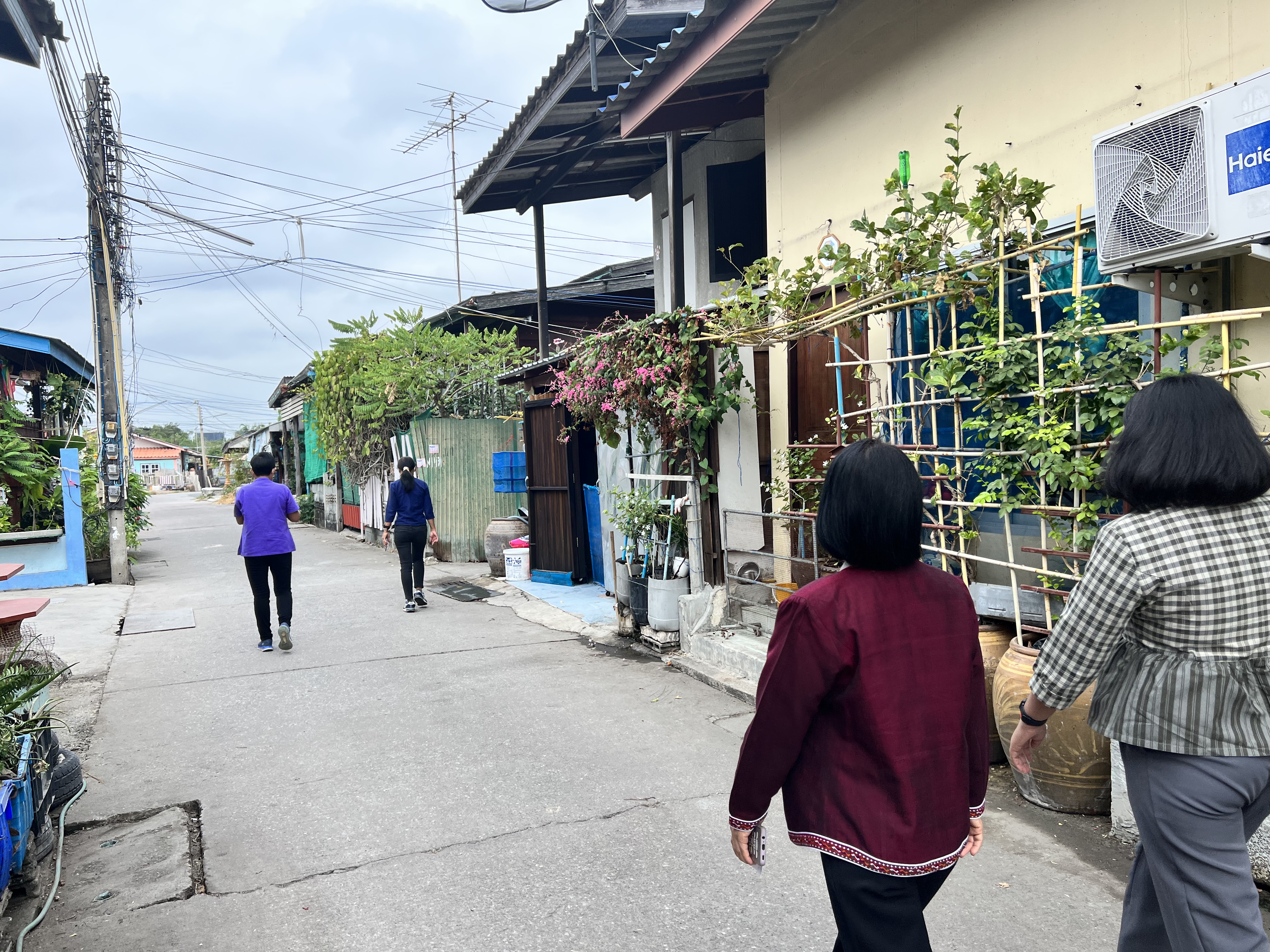 ??พช. ฉะเชิงเทรา ลงพื้นที่เตรียมความพร้อมส่งมอบบ้านโครงการบ้านห่วงใยจากใจ GLO ประจำปี 2565