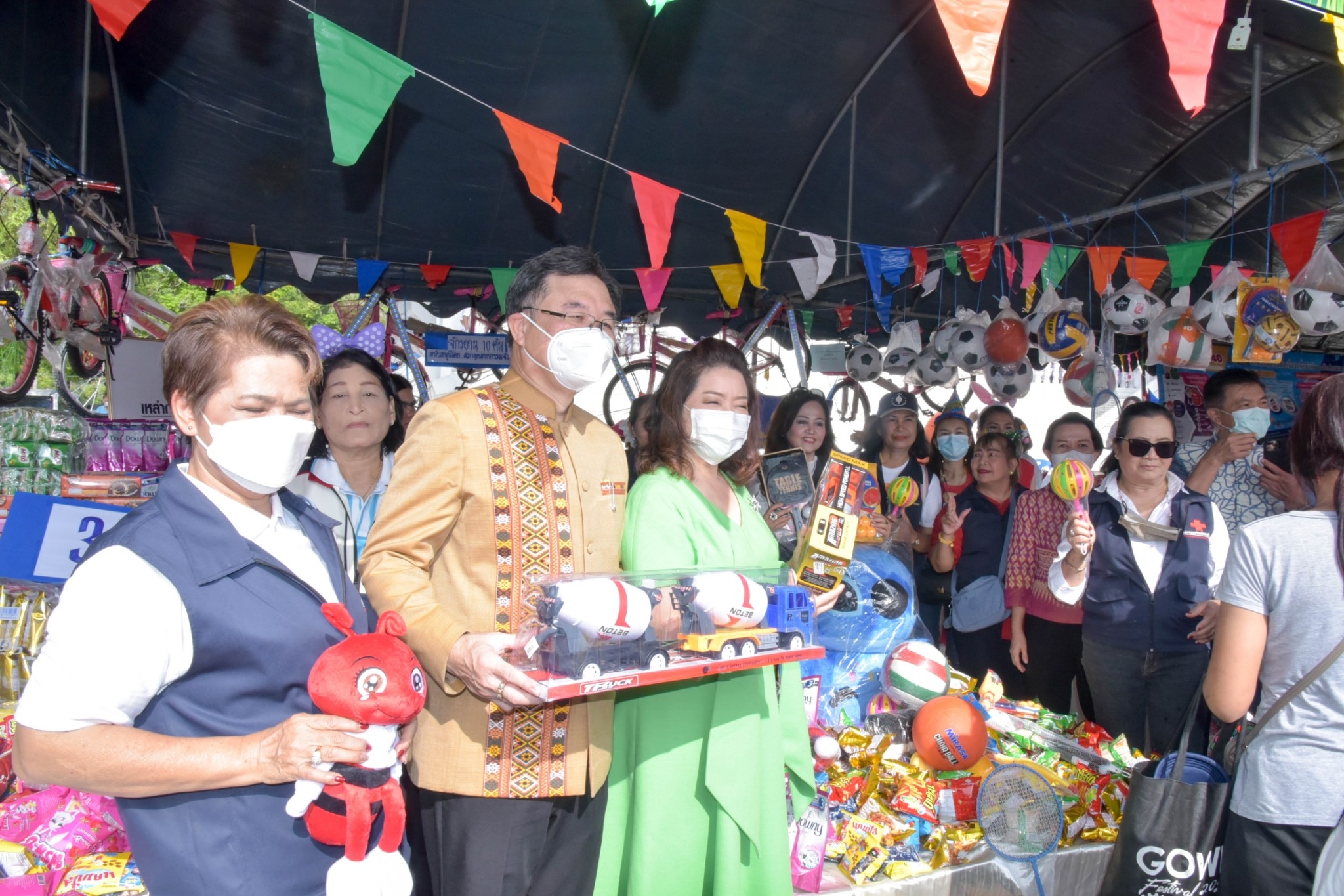 ?? พช. ฉะเชิงเทรา ร่วมงานฉลองวันเด็กแห่งชาติ ส่งมอบทุนพัฒนาเด็กชนบทฯ 30,000 บาท !!