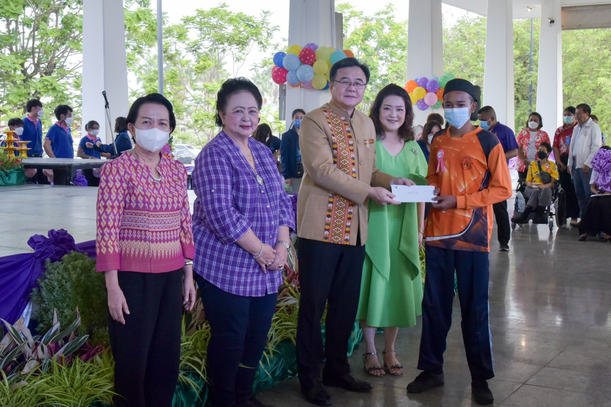 ?? พช. ฉะเชิงเทรา ร่วมงานฉลองวันเด็กแห่งชาติ ส่งมอบทุนพัฒนาเด็กชนบทฯ 30,000 บาท !!