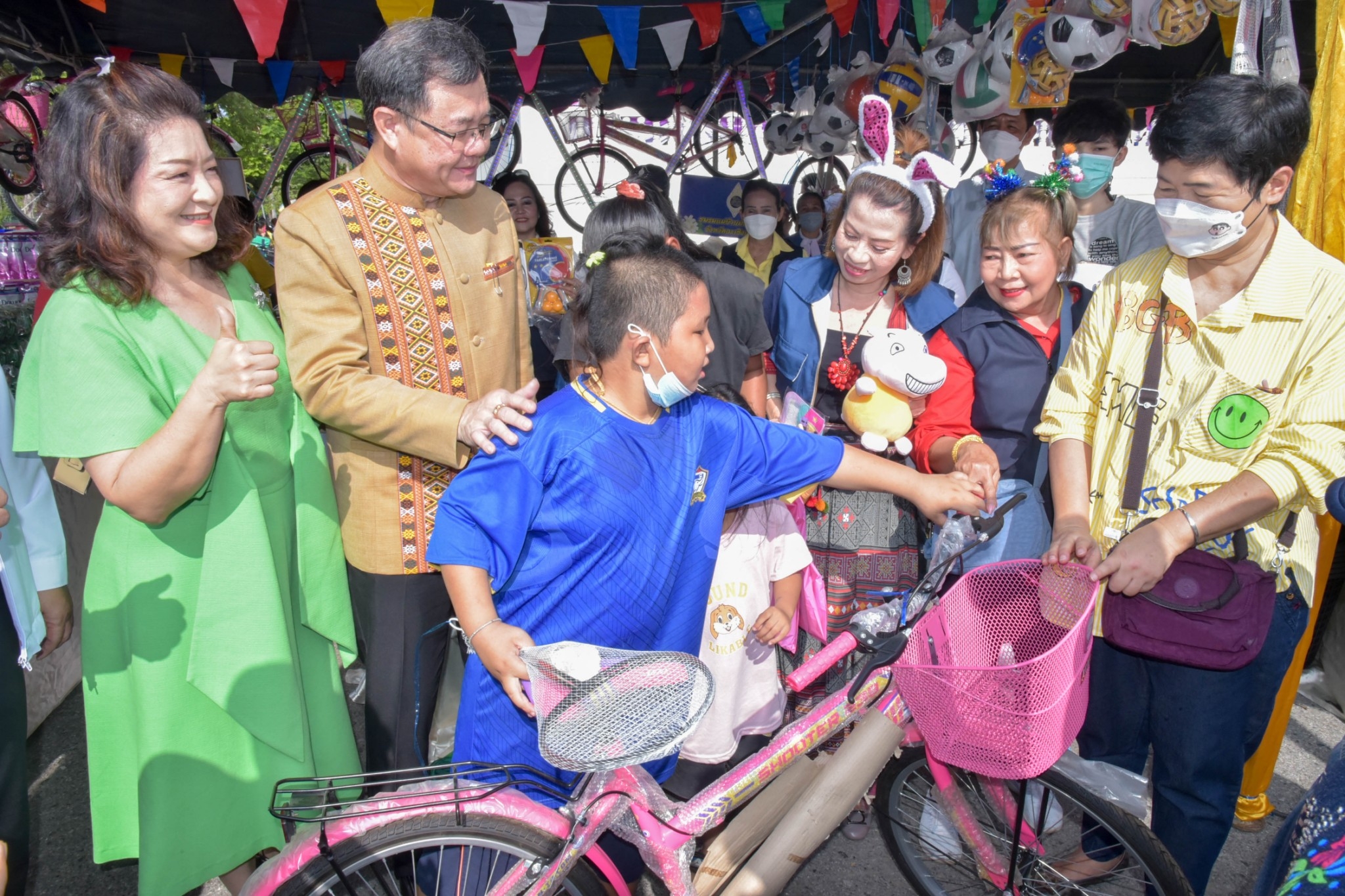 ?? พช. ฉะเชิงเทรา ร่วมงานฉลองวันเด็กแห่งชาติ ส่งมอบทุนพัฒนาเด็กชนบทฯ 30,000 บาท !!