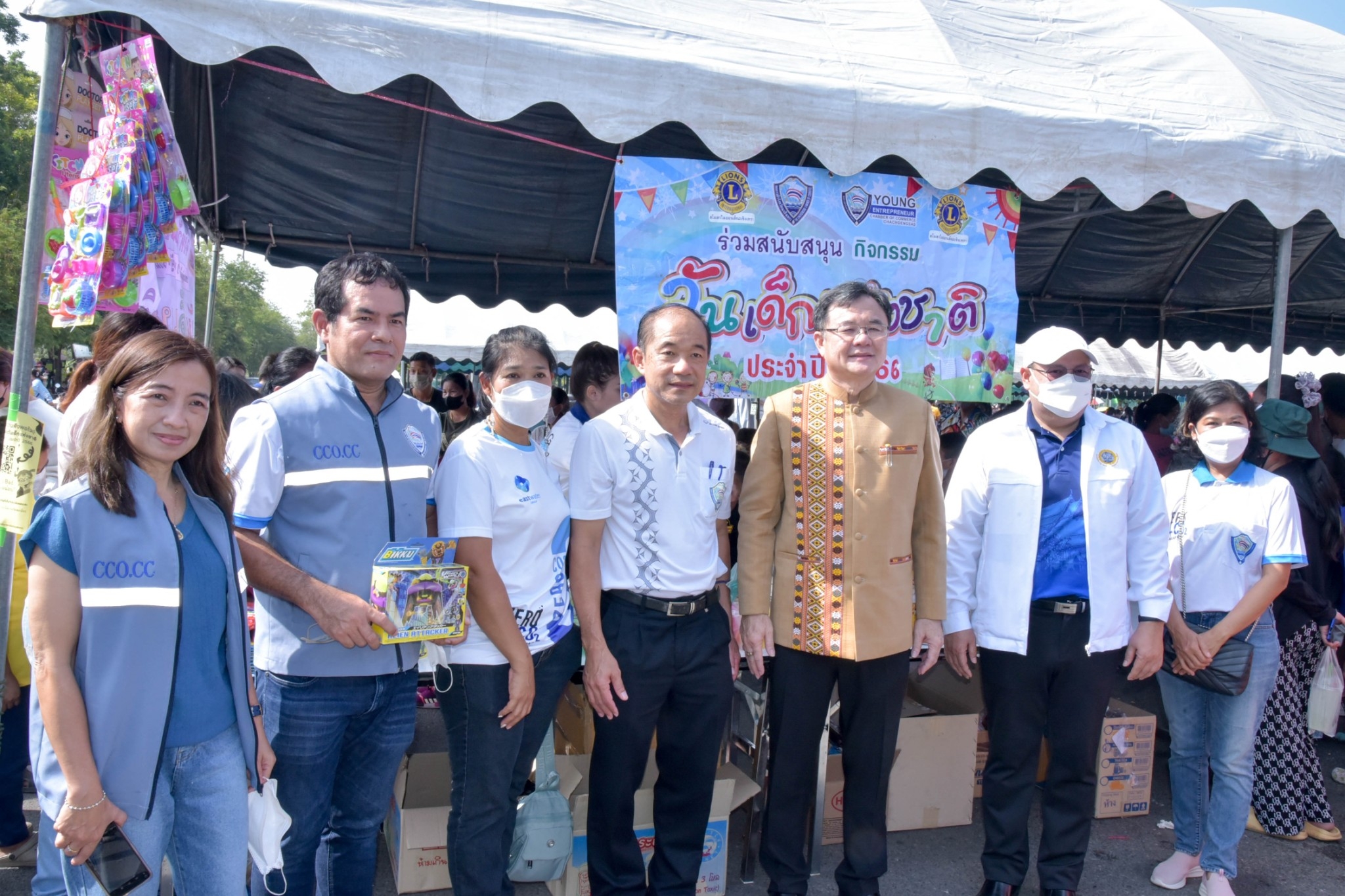 ?? พช. ฉะเชิงเทรา ร่วมงานฉลองวันเด็กแห่งชาติ ส่งมอบทุนพัฒนาเด็กชนบทฯ 30,000 บาท !!