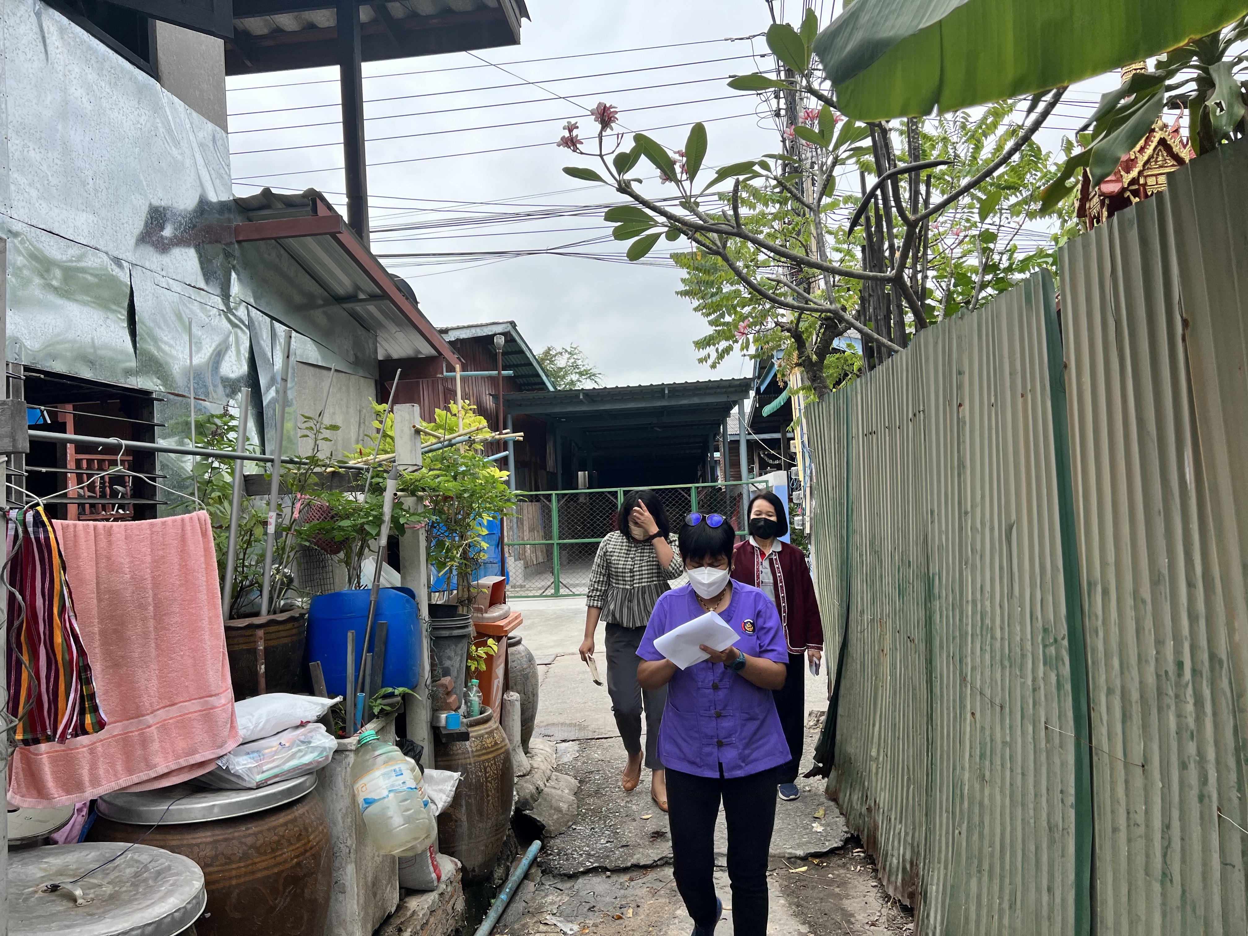 ??พช. ฉะเชิงเทรา ลงพื้นที่เตรียมความพร้อมส่งมอบบ้านโครงการบ้านห่วงใยจากใจ GLO ประจำปี 2565