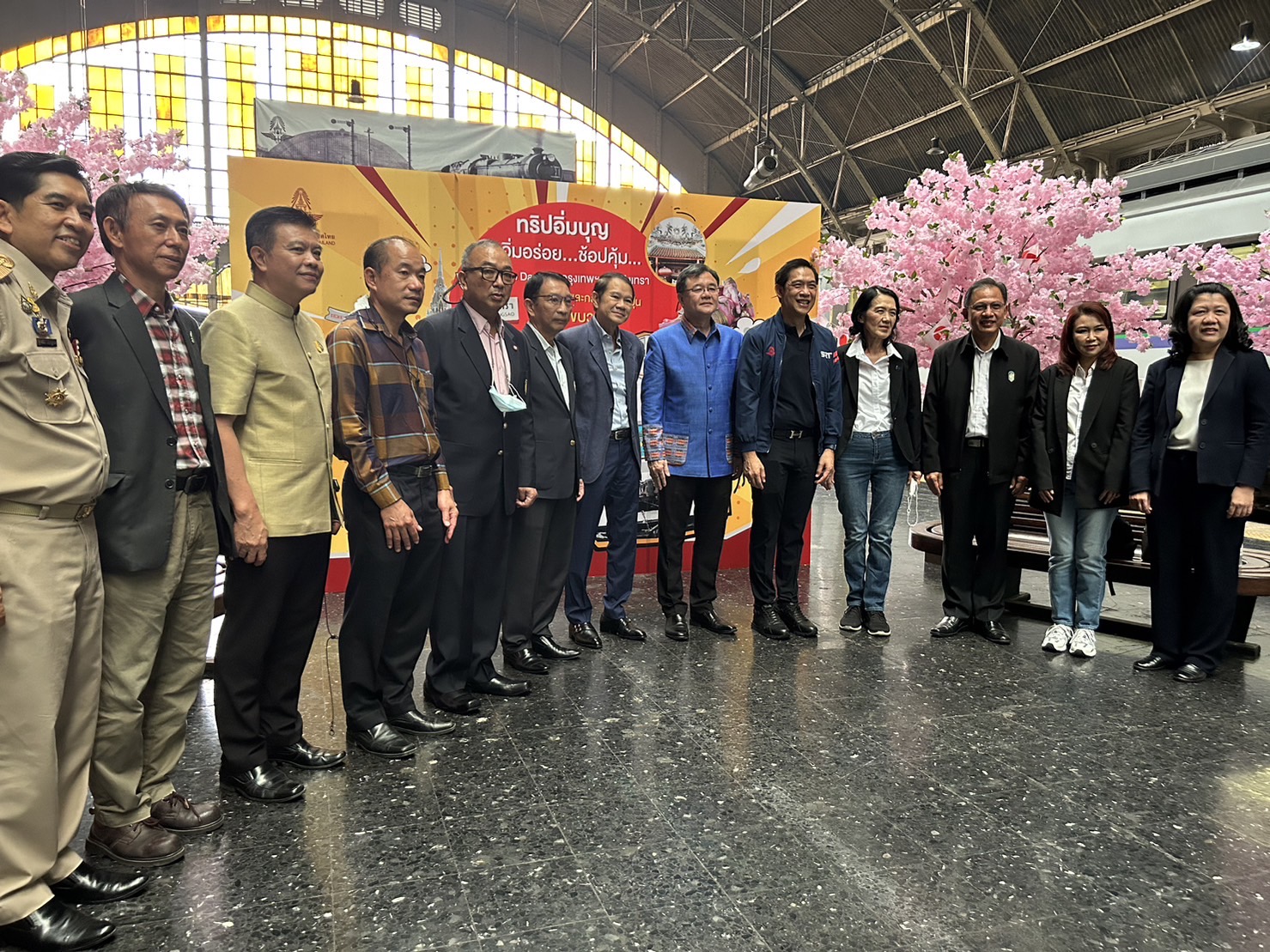 ??พช. ฉะเชิงเทรา ร่วมทริป “ อิ่มบุญ อิ่มอร่อย ช้อปคุ้ม เสริมสิริมงคล ไปกับขบวนรถ KIHA 183”