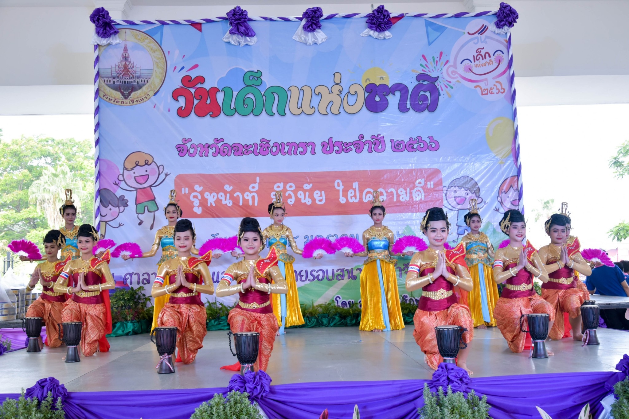 ?? พช. ฉะเชิงเทรา ร่วมงานฉลองวันเด็กแห่งชาติ ส่งมอบทุนพัฒนาเด็กชนบทฯ 30,000 บาท !!