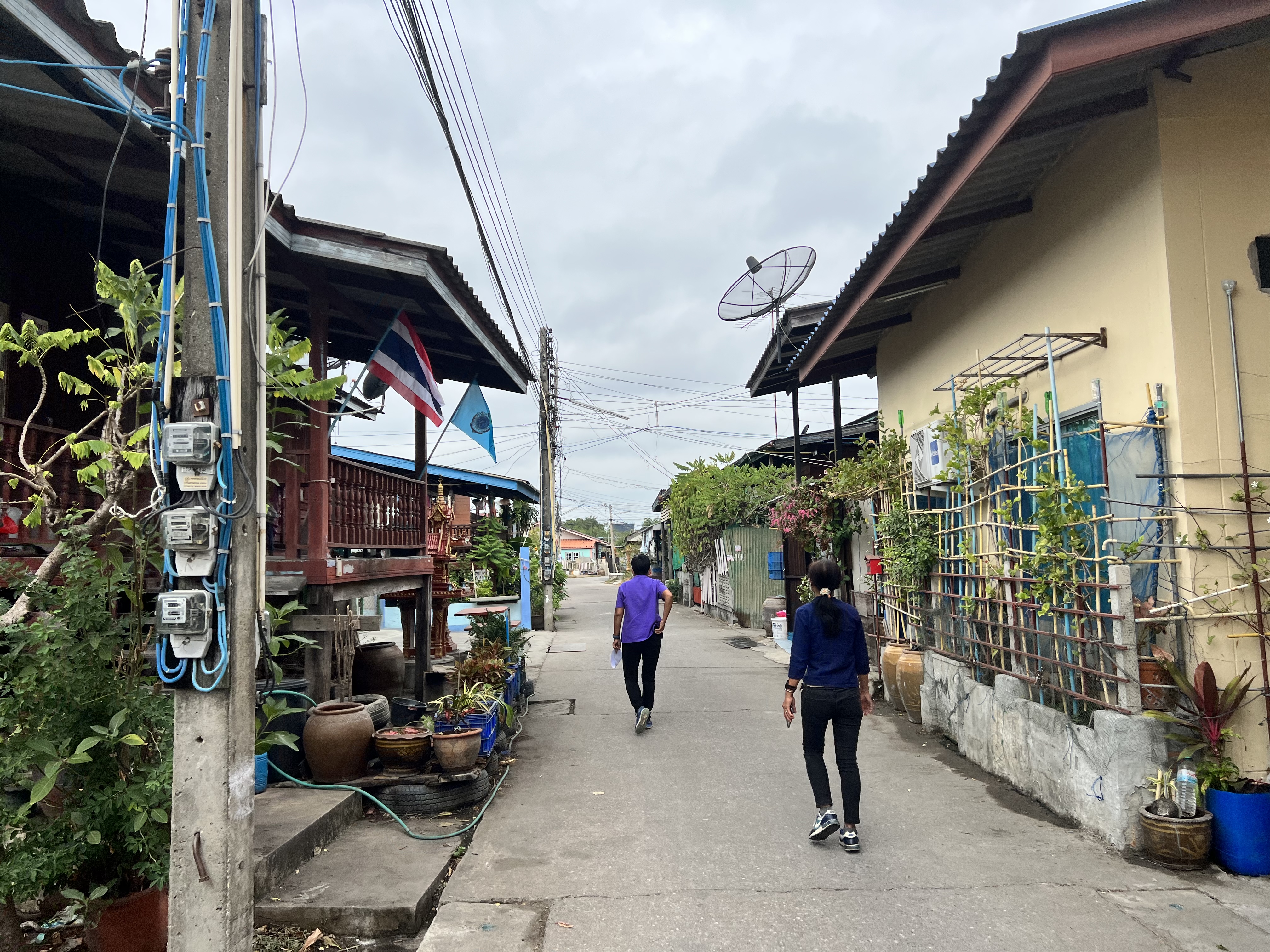 ??พช. ฉะเชิงเทรา ลงพื้นที่เตรียมความพร้อมส่งมอบบ้านโครงการบ้านห่วงใยจากใจ GLO ประจำปี 2565