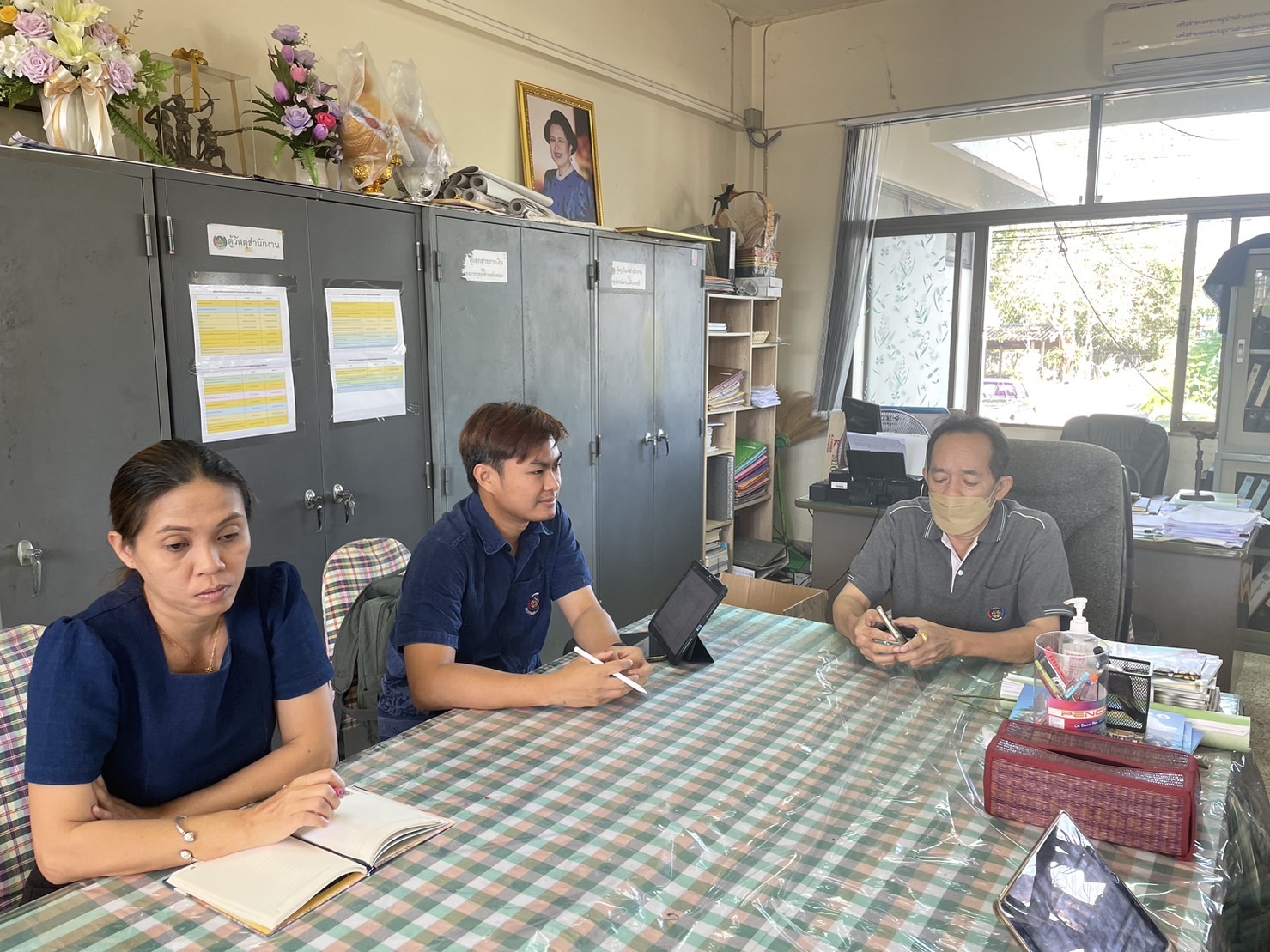 ??พช. ฉะเชิงเทรา ลงพื้นที่ติดตามการดำเนินงานโครงการบริหารการจัดเก็บและใช้ประโยชน์ข้อมูลความจำเป็นพื้นฐาน (จปฐ.) และ การขับเคลื่อนการขจัดความยากจนฯ อำเภอสนามชัยเขต