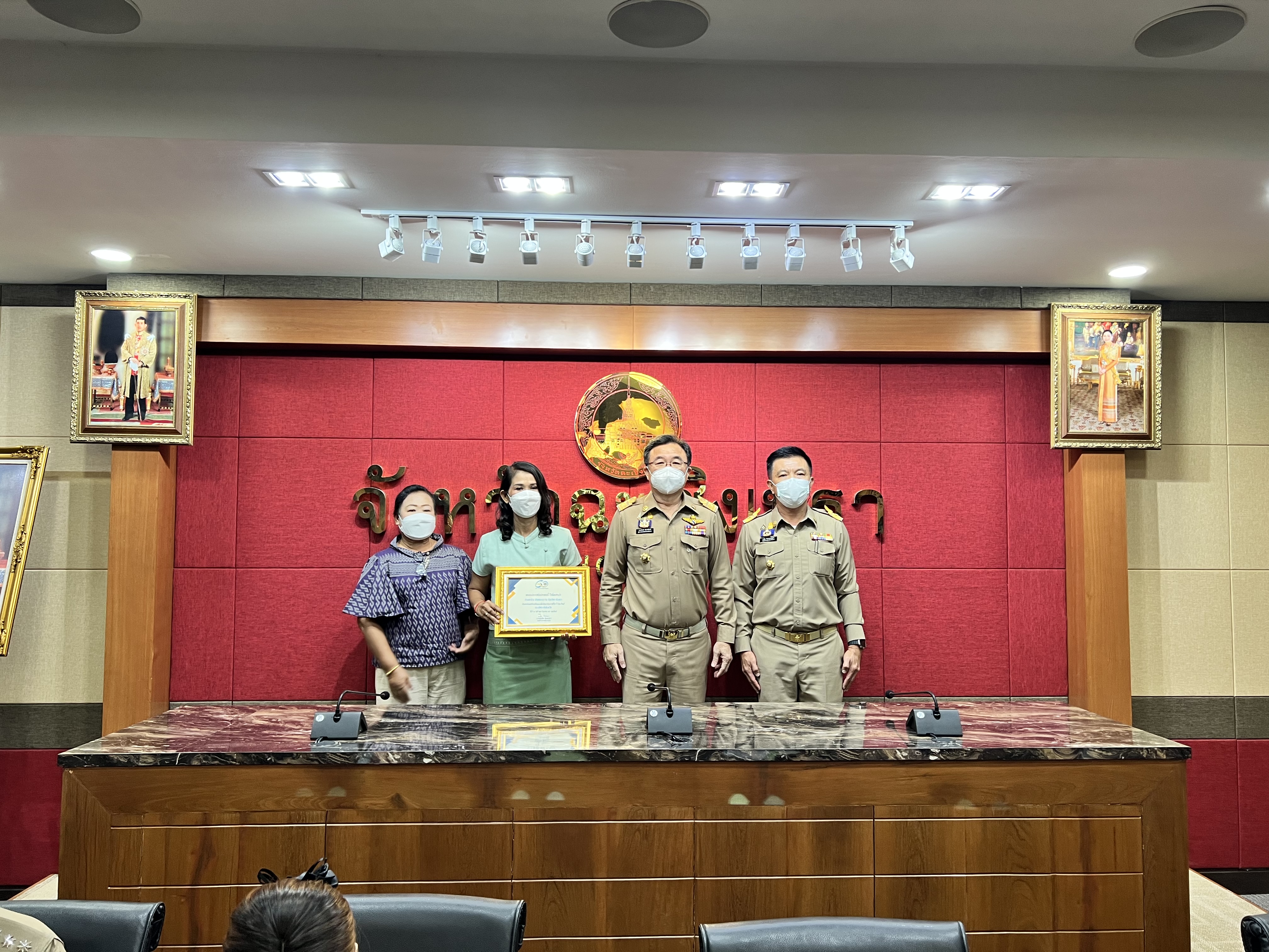 ??พช. แปดริ้วร่วมประชุมหัวหน้าส่วนจังหวัด – เชิดชูเกียรติ สารสนเทศตำบลต้นแบบ ตำบลท่าข้าม อำเภอบางปะกง