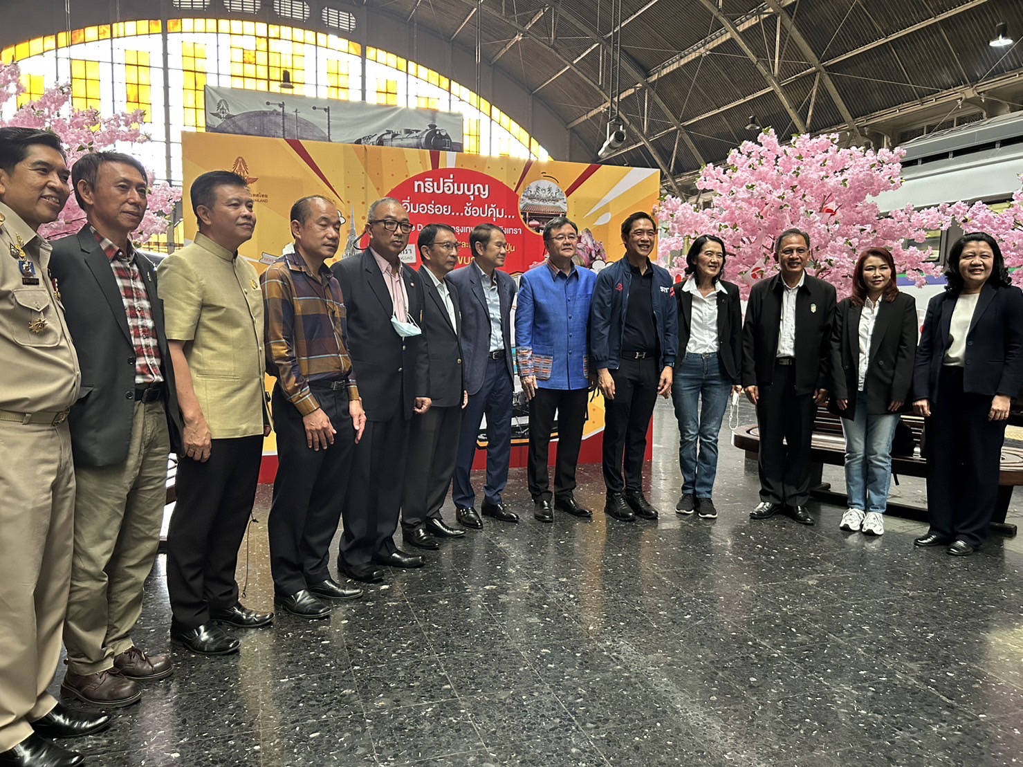 ??พช. ฉะเชิงเทรา ร่วมทริป “ อิ่มบุญ อิ่มอร่อย ช้อปคุ้ม เสริมสิริมงคล ไปกับขบวนรถ KIHA 183”