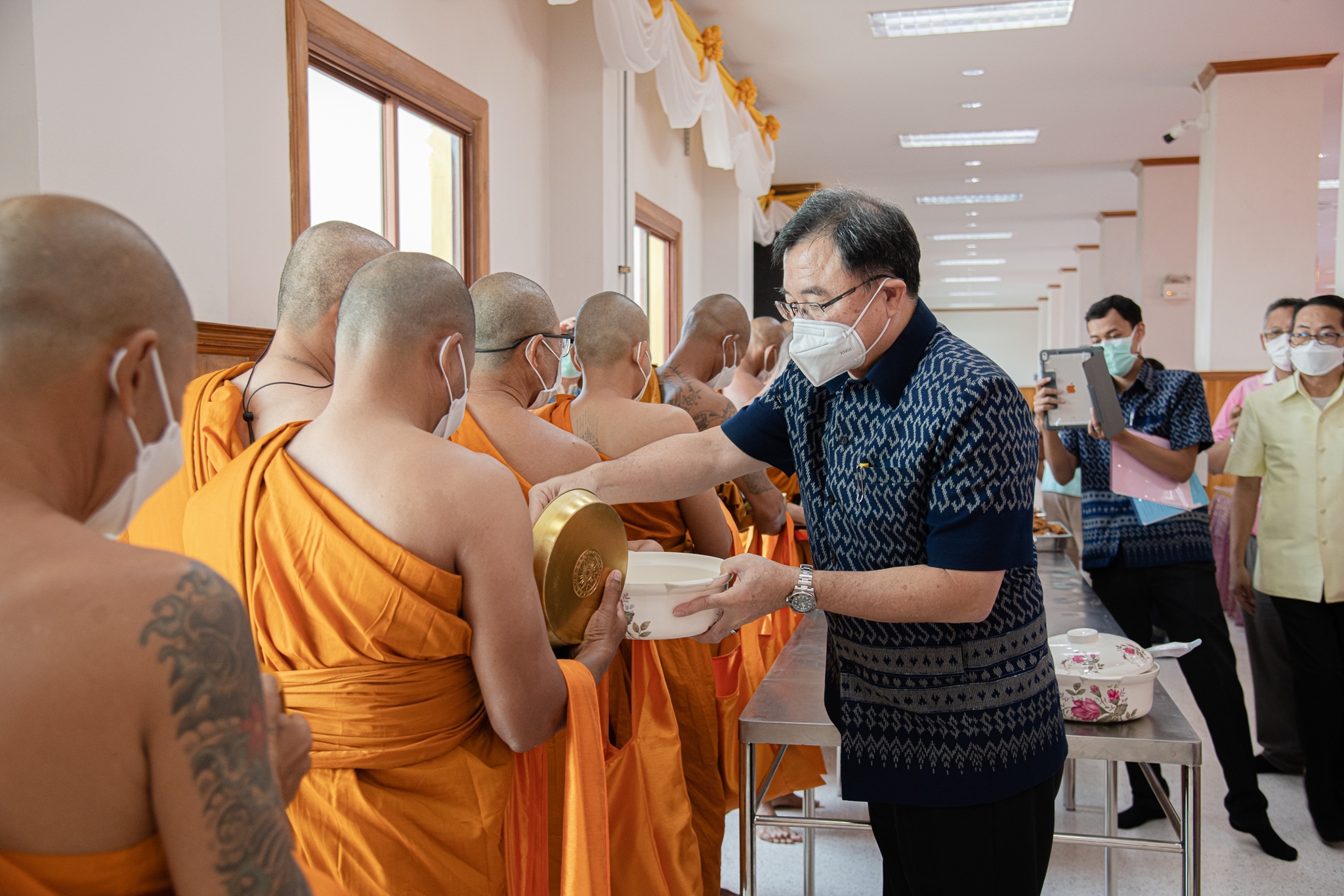 ??พช. ฉะเชิงเทรา ร่วมเป็นเจ้าภาพถวายปัจจัย ในพิธีบรรพชาอุปสมบท 99 รูป ถวายพระพรชัยมงคล แด่สมเด็จพระเจ้าลูกเธอ เจ้าฟ้าพัชรกิติยาภาฯ