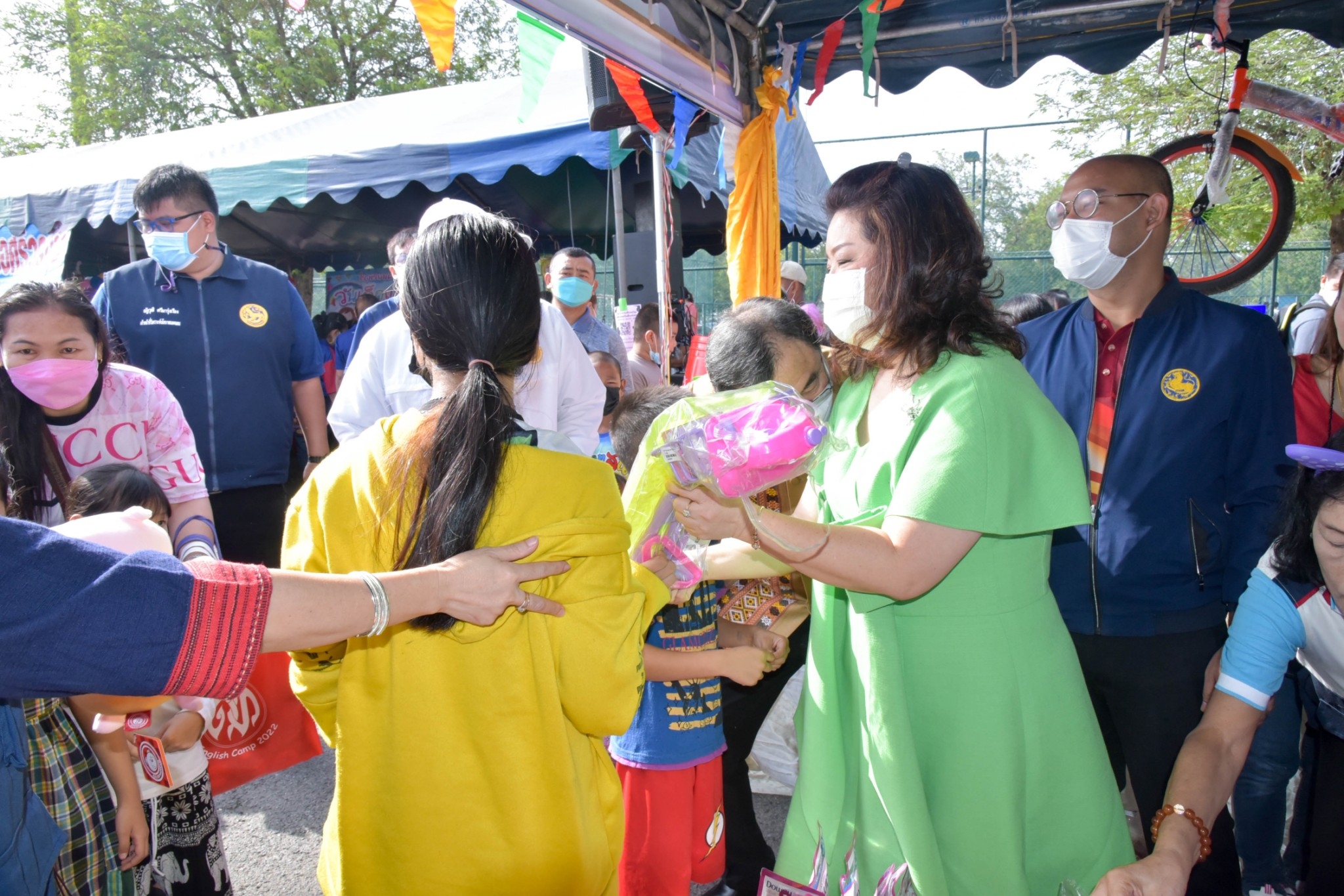 ?? พช. ฉะเชิงเทรา ร่วมงานฉลองวันเด็กแห่งชาติ ส่งมอบทุนพัฒนาเด็กชนบทฯ 30,000 บาท !!