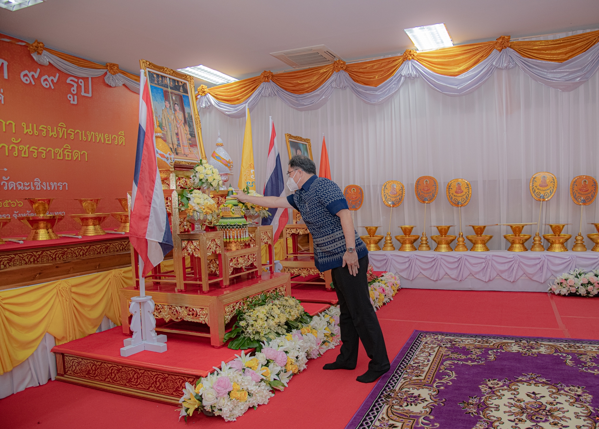 ??พช. ฉะเชิงเทรา ร่วมเป็นเจ้าภาพถวายปัจจัย ในพิธีบรรพชาอุปสมบท 99 รูป ถวายพระพรชัยมงคล แด่สมเด็จพระเจ้าลูกเธอ เจ้าฟ้าพัชรกิติยาภาฯ