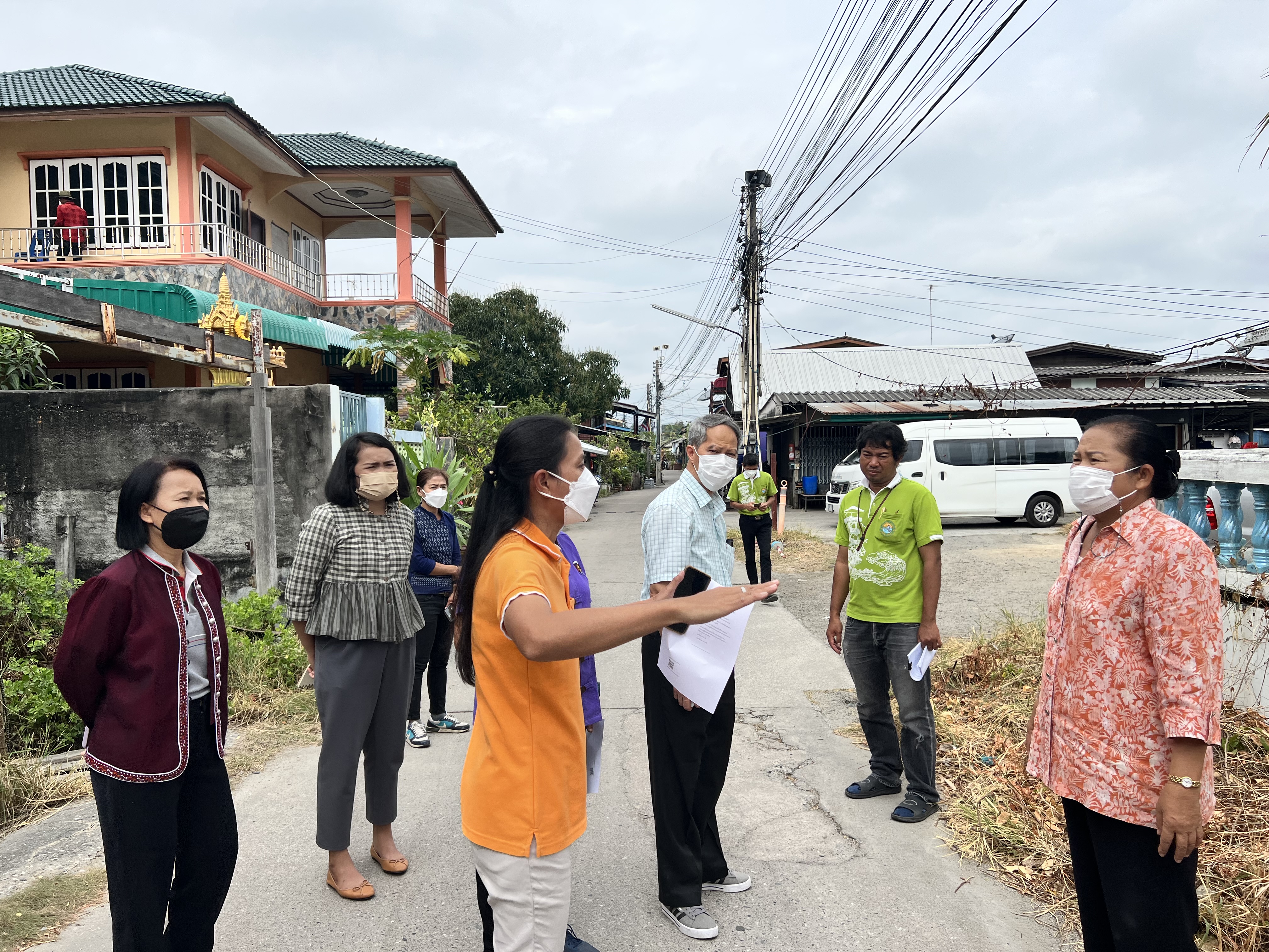 ??พช. ฉะเชิงเทรา ลงพื้นที่เตรียมความพร้อมส่งมอบบ้านโครงการบ้านห่วงใยจากใจ GLO ประจำปี 2565