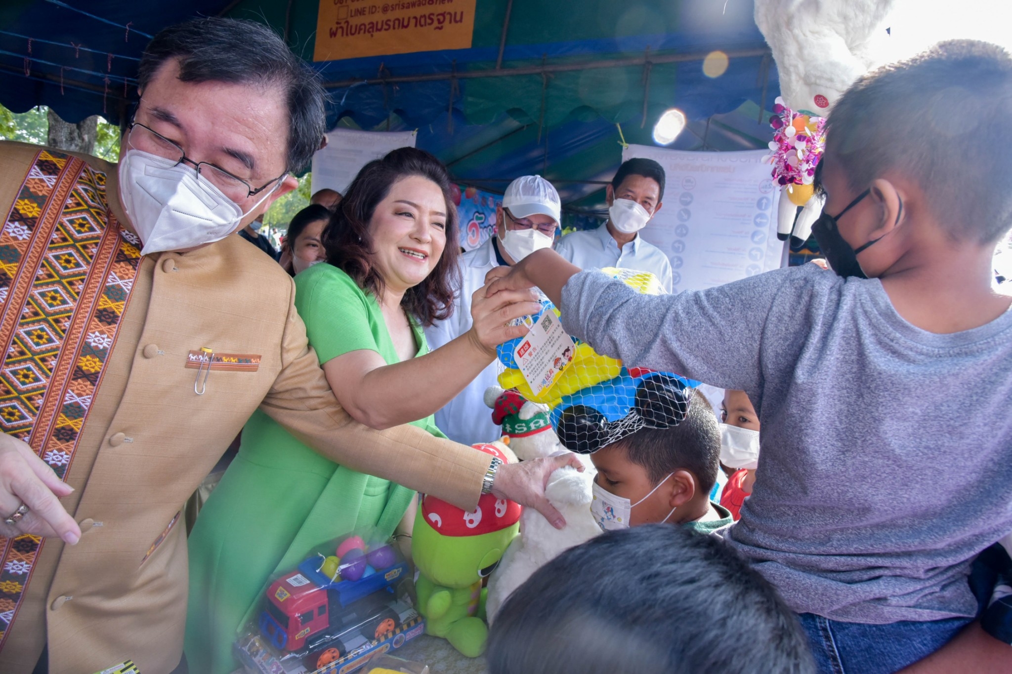 ?? พช. ฉะเชิงเทรา ร่วมงานฉลองวันเด็กแห่งชาติ ส่งมอบทุนพัฒนาเด็กชนบทฯ 30,000 บาท !!