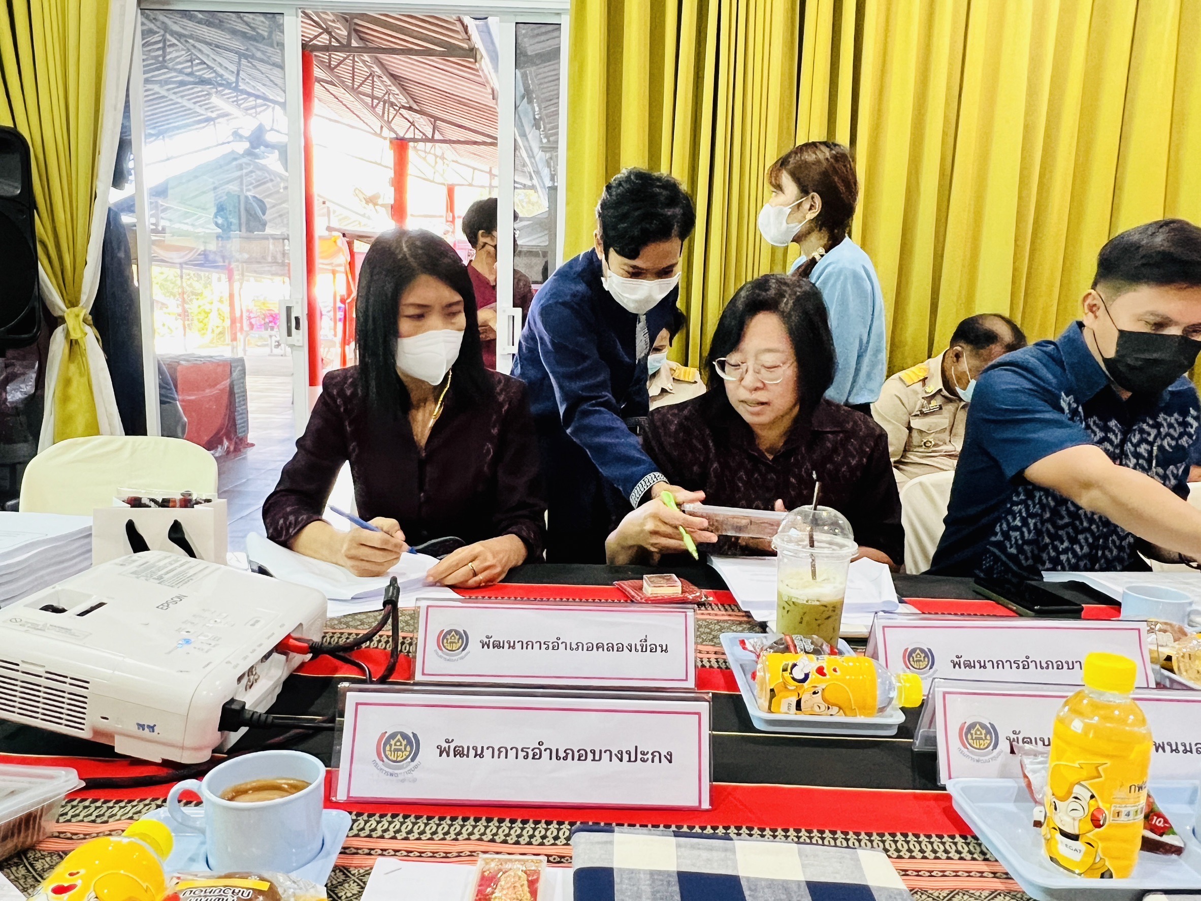 ??พช.ฉะเชิงเทรา จัดประชุมผู้อำนวยการกลุ่มงาน/นักวิชาการพัฒนาชุมชนจังหวัดฯ ครั้งที่ 12/2565 (สัญจร 3) พร้อม MOU ส่งเสริมการจัดตั้งกลุ่มออมทรัพย์ฯ