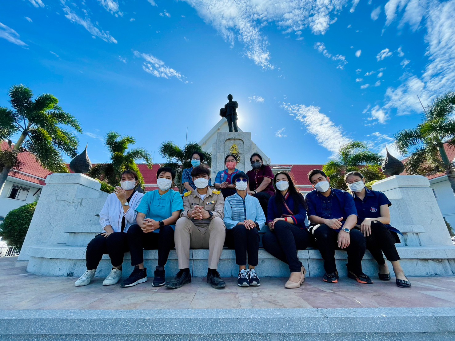 ??พช. ฉะเชิงเทรา ต้อนรับน้องใหม่ สักการะสิ่งศักดิ์สิทธิ์ ศาลากลางจังหวัดฉะเชิงเทรา