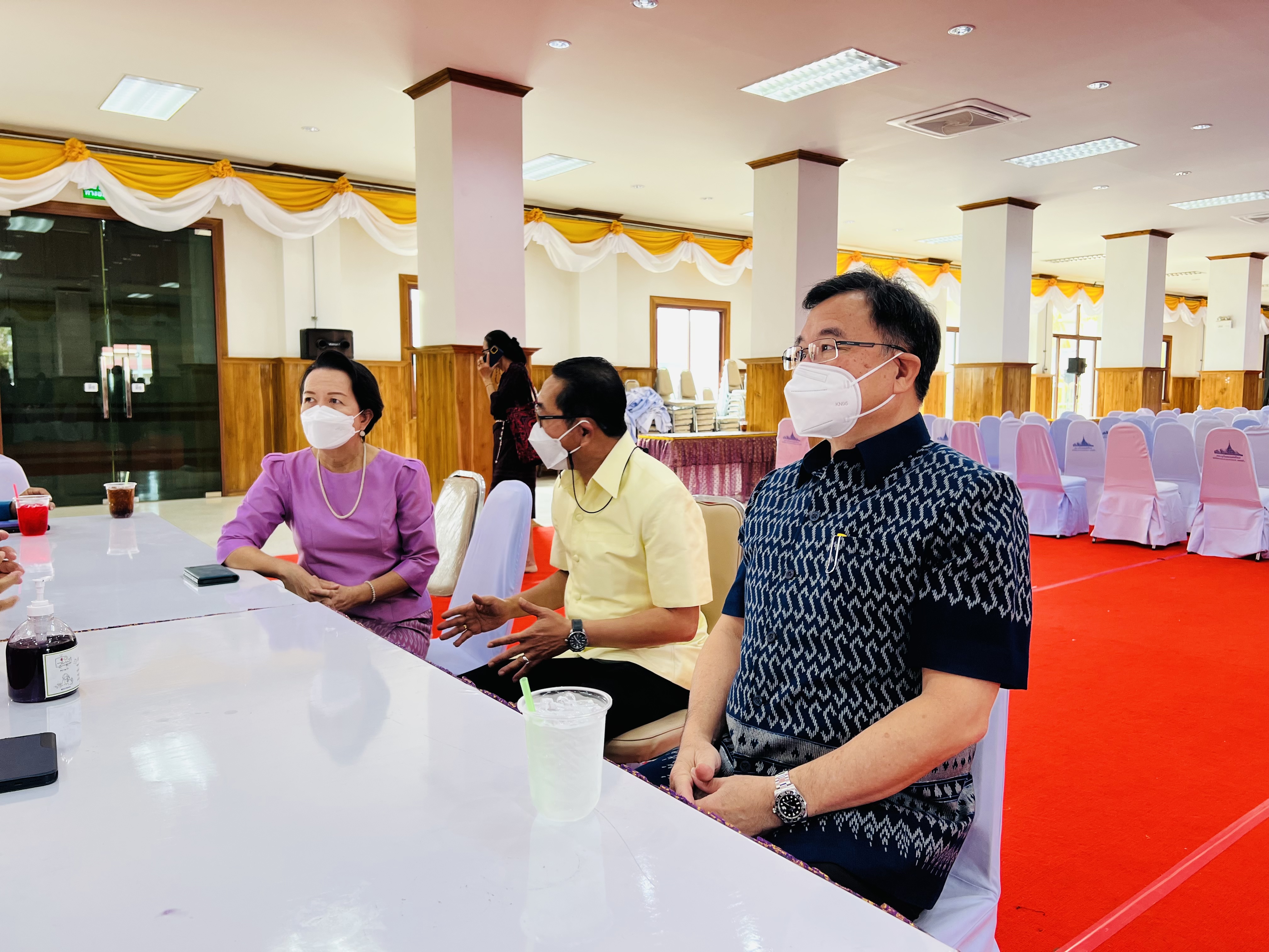 ??พช. ฉะเชิงเทรา ร่วมเป็นเจ้าภาพถวายปัจจัย ในพิธีบรรพชาอุปสมบท 99 รูป ถวายพระพรชัยมงคล แด่สมเด็จพระเจ้าลูกเธอ เจ้าฟ้าพัชรกิติยาภาฯ