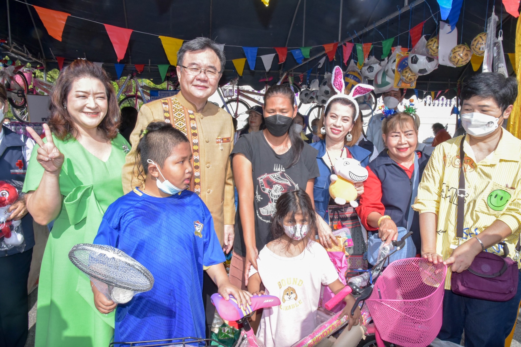 ?? พช. ฉะเชิงเทรา ร่วมงานฉลองวันเด็กแห่งชาติ ส่งมอบทุนพัฒนาเด็กชนบทฯ 30,000 บาท !!