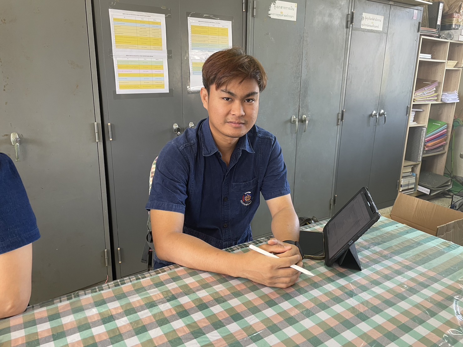 ??พช. ฉะเชิงเทรา ลงพื้นที่ติดตามการดำเนินงานโครงการบริหารการจัดเก็บและใช้ประโยชน์ข้อมูลความจำเป็นพื้นฐาน (จปฐ.) และ การขับเคลื่อนการขจัดความยากจนฯ อำเภอสนามชัยเขต