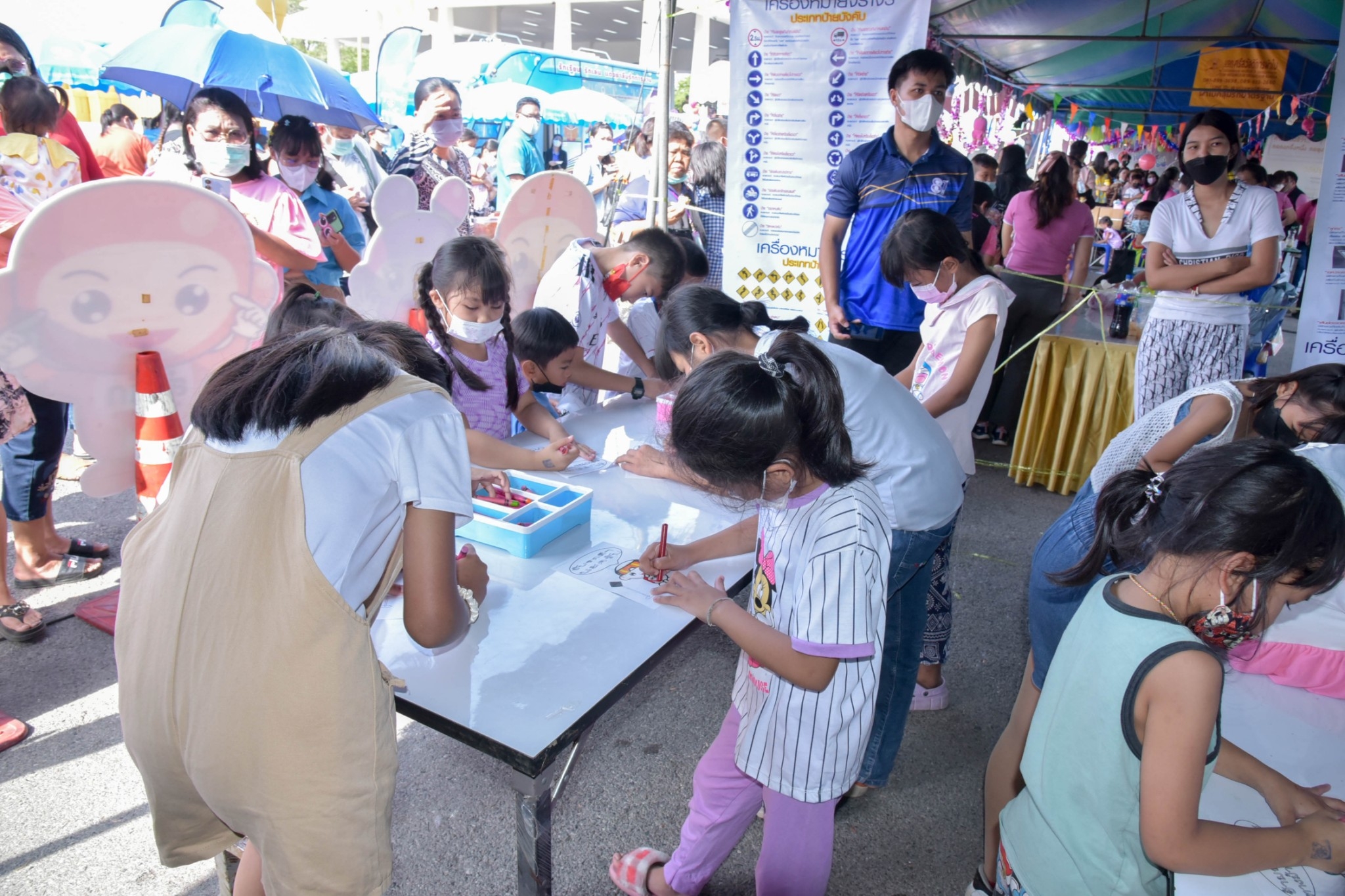 ?? พช. ฉะเชิงเทรา ร่วมงานฉลองวันเด็กแห่งชาติ ส่งมอบทุนพัฒนาเด็กชนบทฯ 30,000 บาท !!