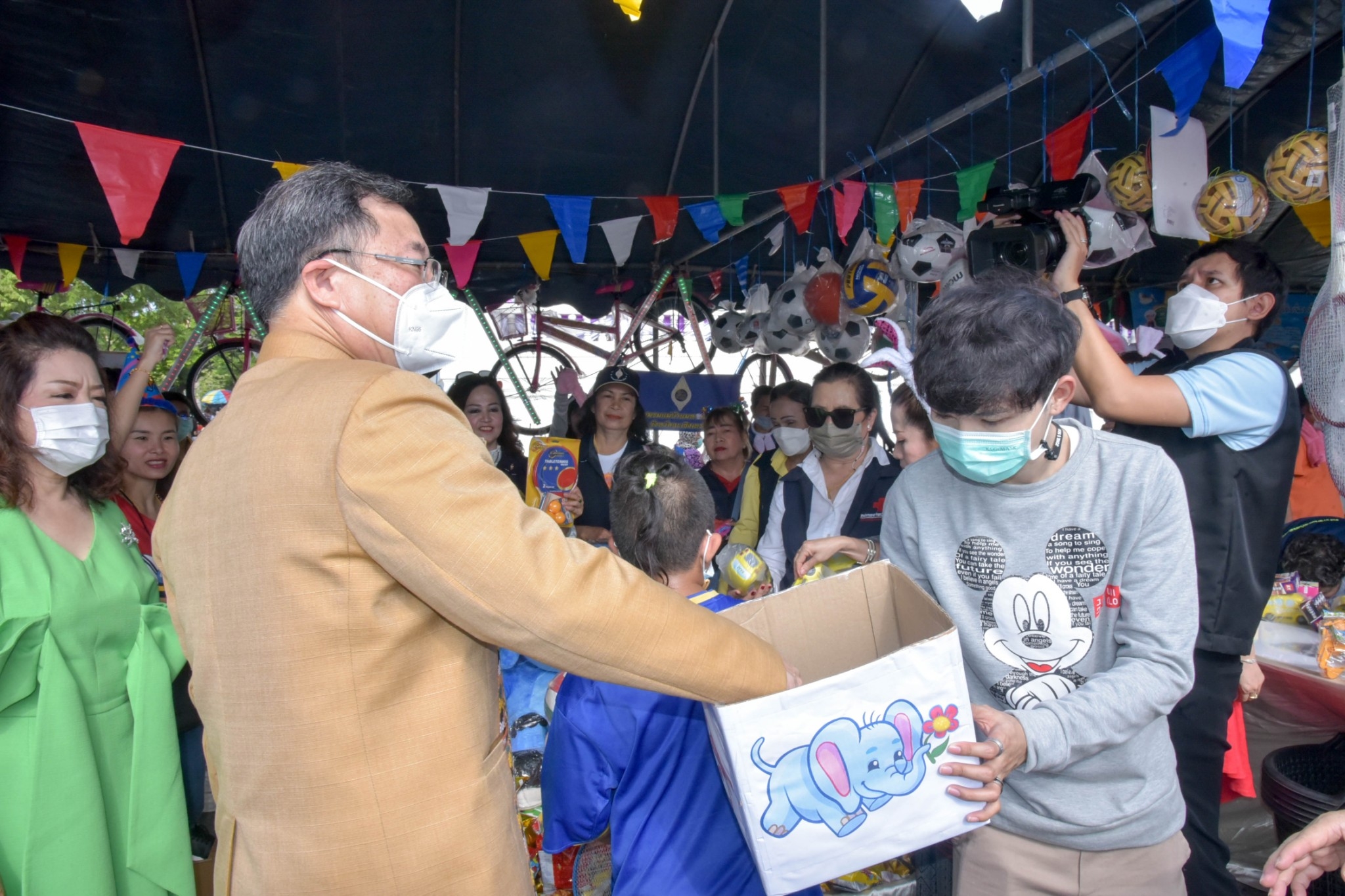 ?? พช. ฉะเชิงเทรา ร่วมงานฉลองวันเด็กแห่งชาติ ส่งมอบทุนพัฒนาเด็กชนบทฯ 30,000 บาท !!