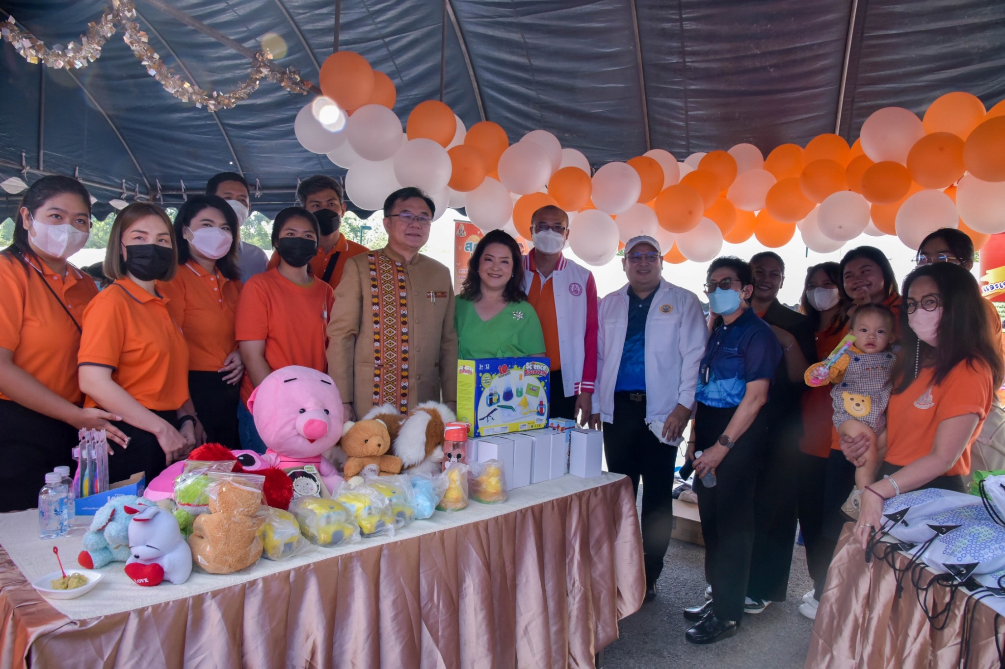 ?? พช. ฉะเชิงเทรา ร่วมงานฉลองวันเด็กแห่งชาติ ส่งมอบทุนพัฒนาเด็กชนบทฯ 30,000 บาท !!