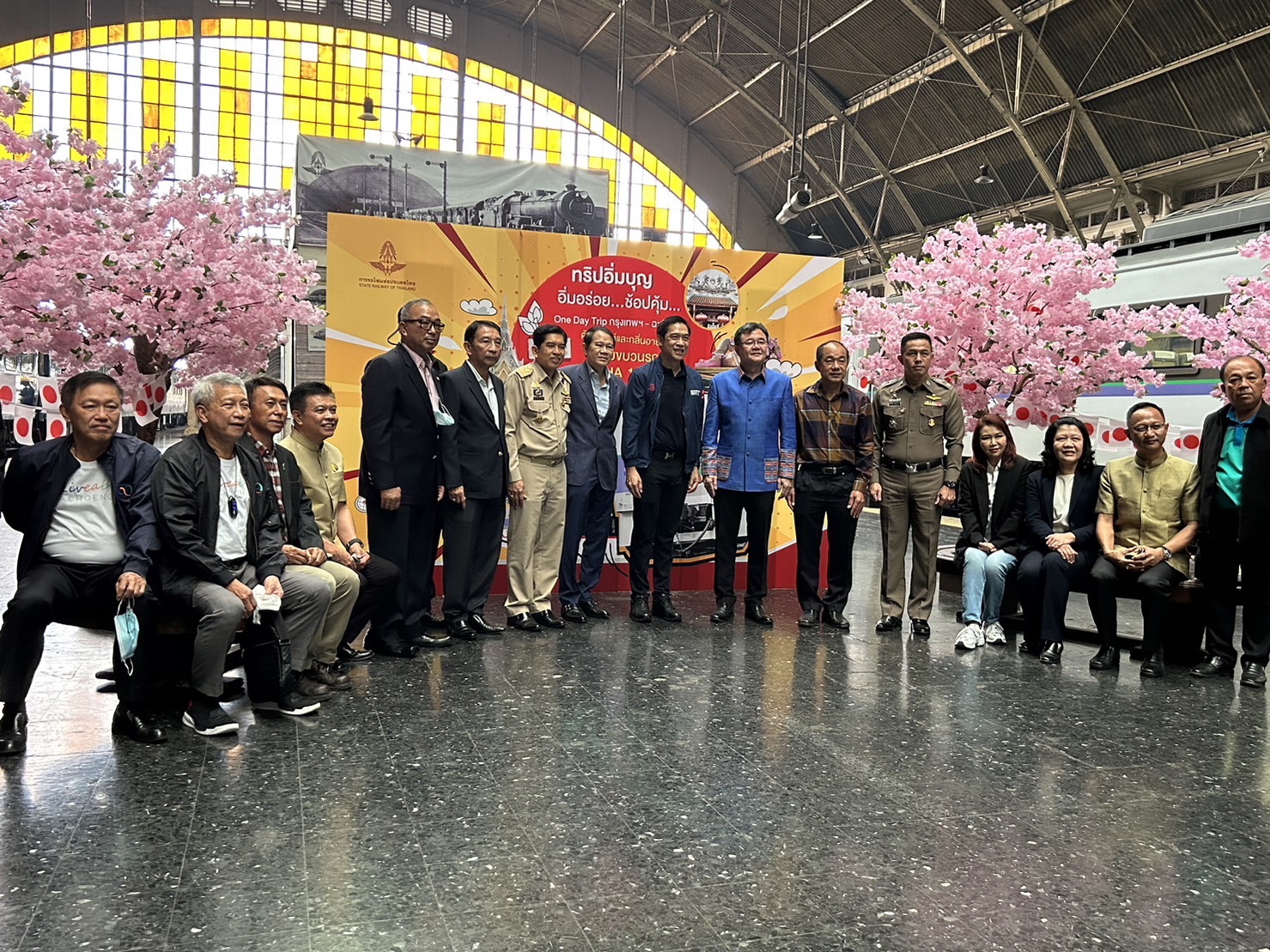 ??พช. ฉะเชิงเทรา ร่วมทริป “ อิ่มบุญ อิ่มอร่อย ช้อปคุ้ม เสริมสิริมงคล ไปกับขบวนรถ KIHA 183”