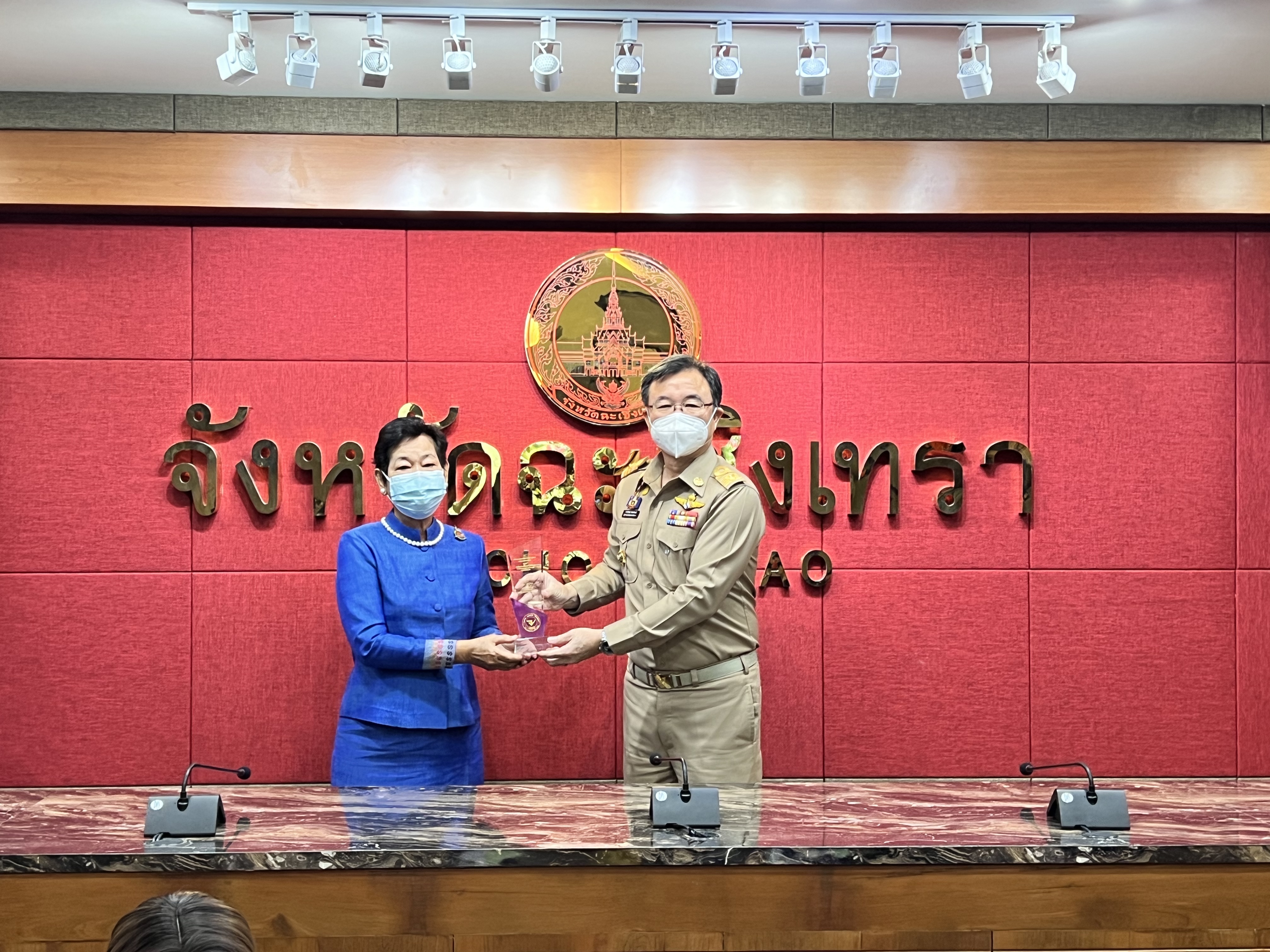 ??พช. แปดริ้วร่วมประชุมหัวหน้าส่วนจังหวัด – เชิดชูเกียรติ สารสนเทศตำบลต้นแบบ ตำบลท่าข้าม อำเภอบางปะกง