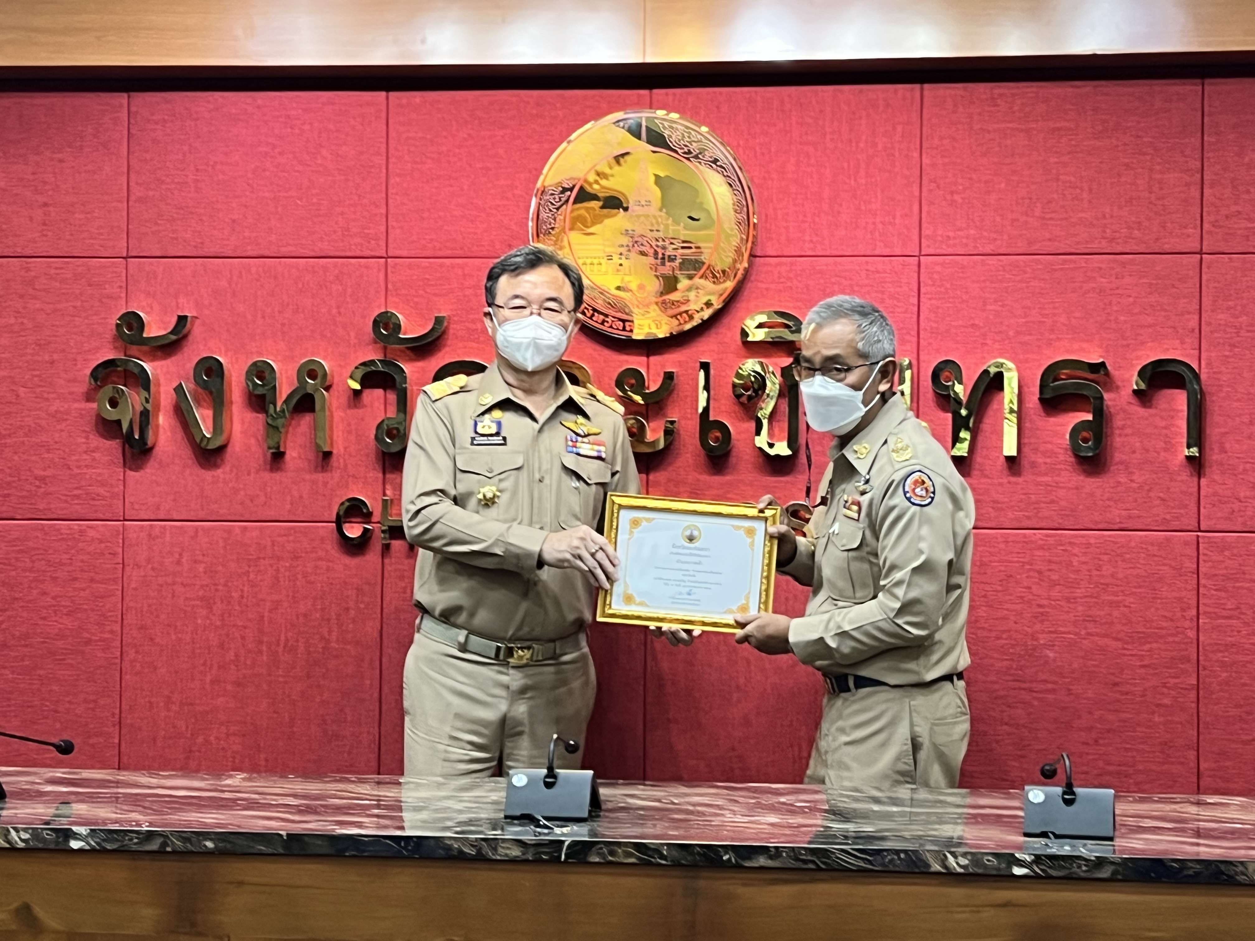 ??พช. แปดริ้วร่วมประชุมหัวหน้าส่วนจังหวัด – เชิดชูเกียรติ สารสนเทศตำบลต้นแบบ ตำบลท่าข้าม อำเภอบางปะกง