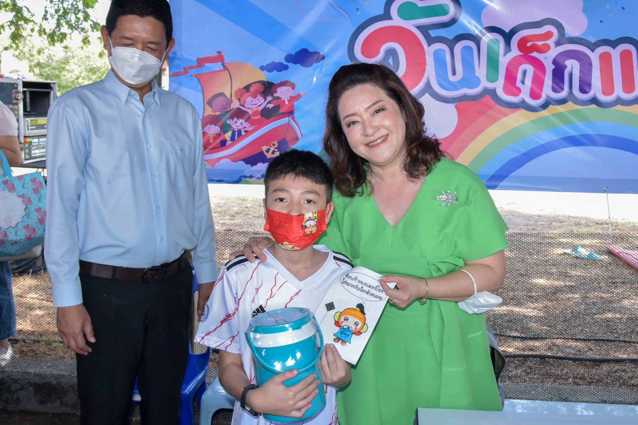 ?? พช. ฉะเชิงเทรา ร่วมงานฉลองวันเด็กแห่งชาติ ส่งมอบทุนพัฒนาเด็กชนบทฯ 30,000 บาท !!