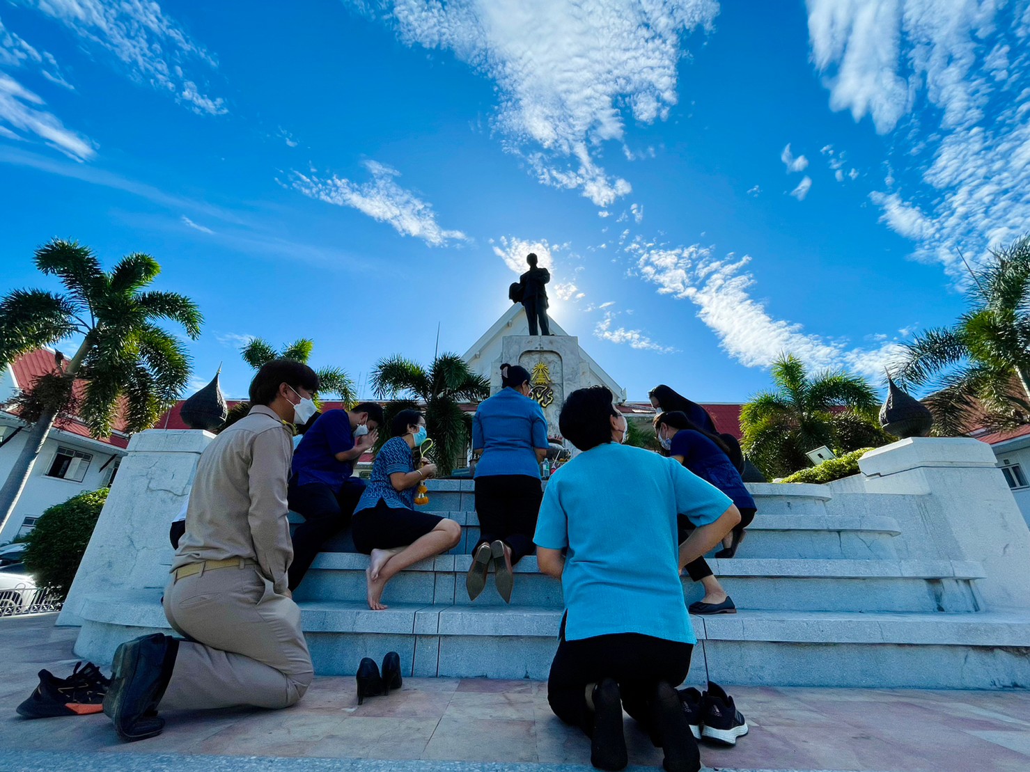 ??พช. ฉะเชิงเทรา ต้อนรับน้องใหม่ สักการะสิ่งศักดิ์สิทธิ์ ศาลากลางจังหวัดฉะเชิงเทรา