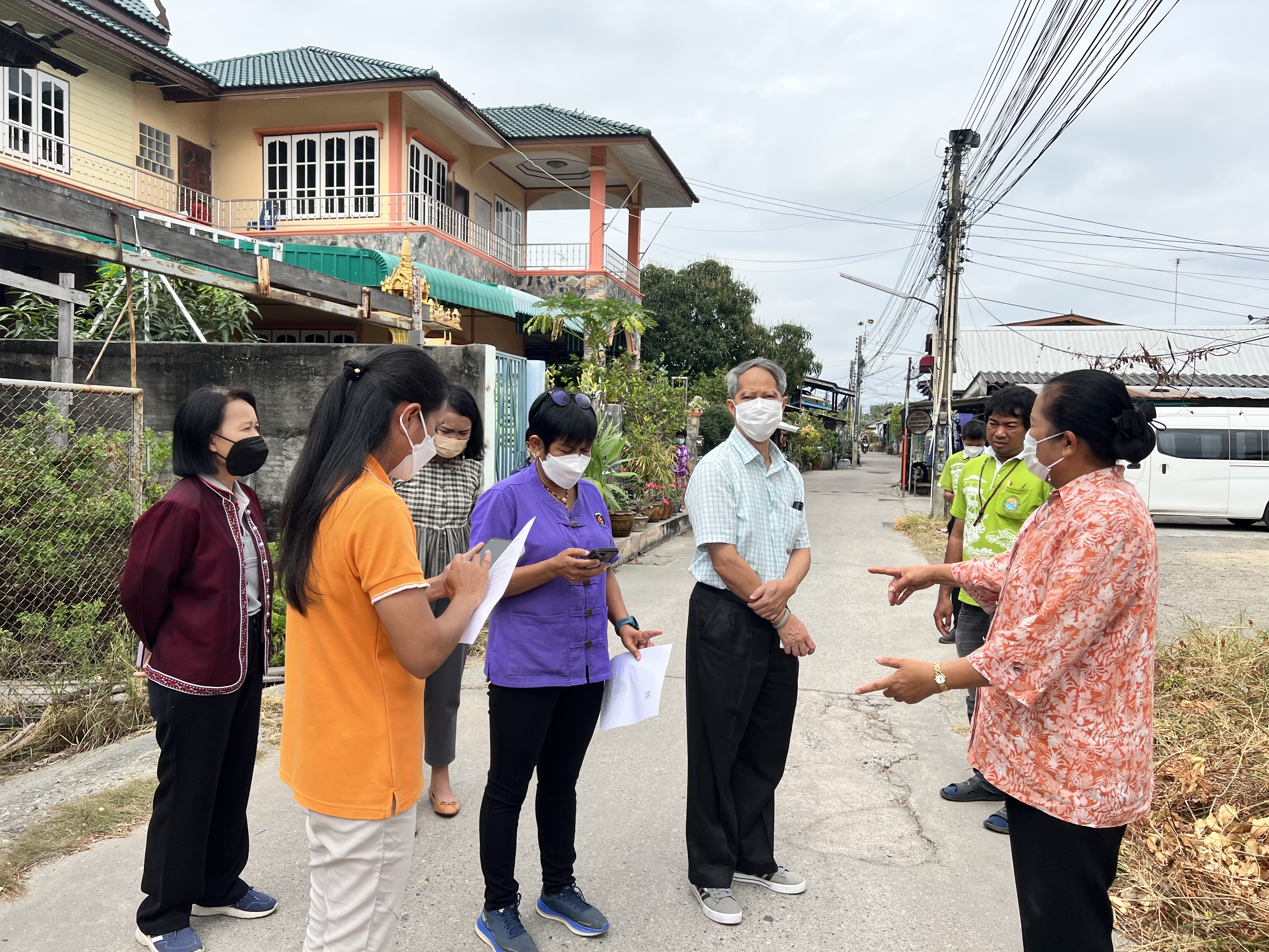 ??พช. ฉะเชิงเทรา ลงพื้นที่เตรียมความพร้อมส่งมอบบ้านโครงการบ้านห่วงใยจากใจ GLO ประจำปี 2565