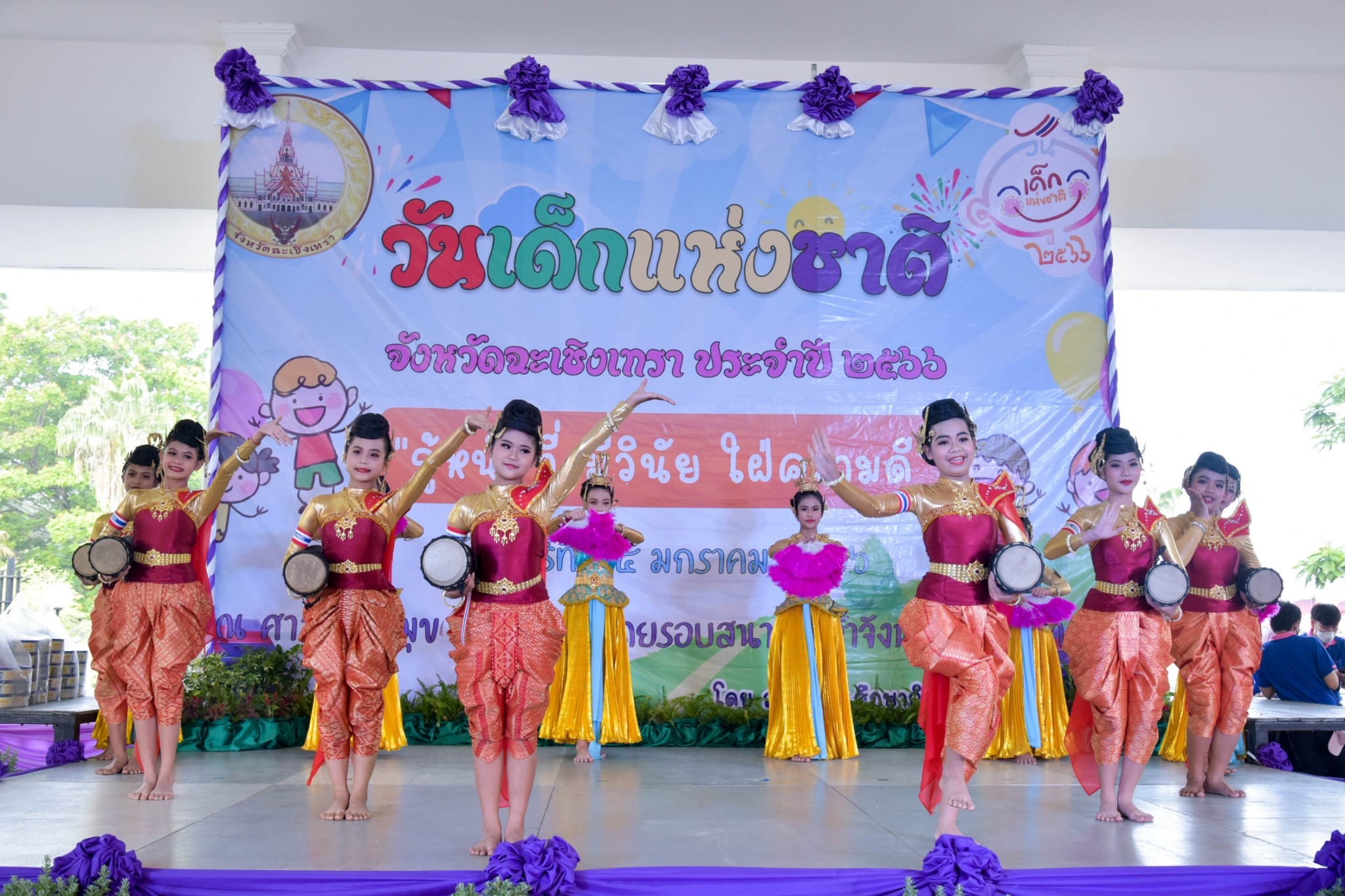 ?? พช. ฉะเชิงเทรา ร่วมงานฉลองวันเด็กแห่งชาติ ส่งมอบทุนพัฒนาเด็กชนบทฯ 30,000 บาท !!