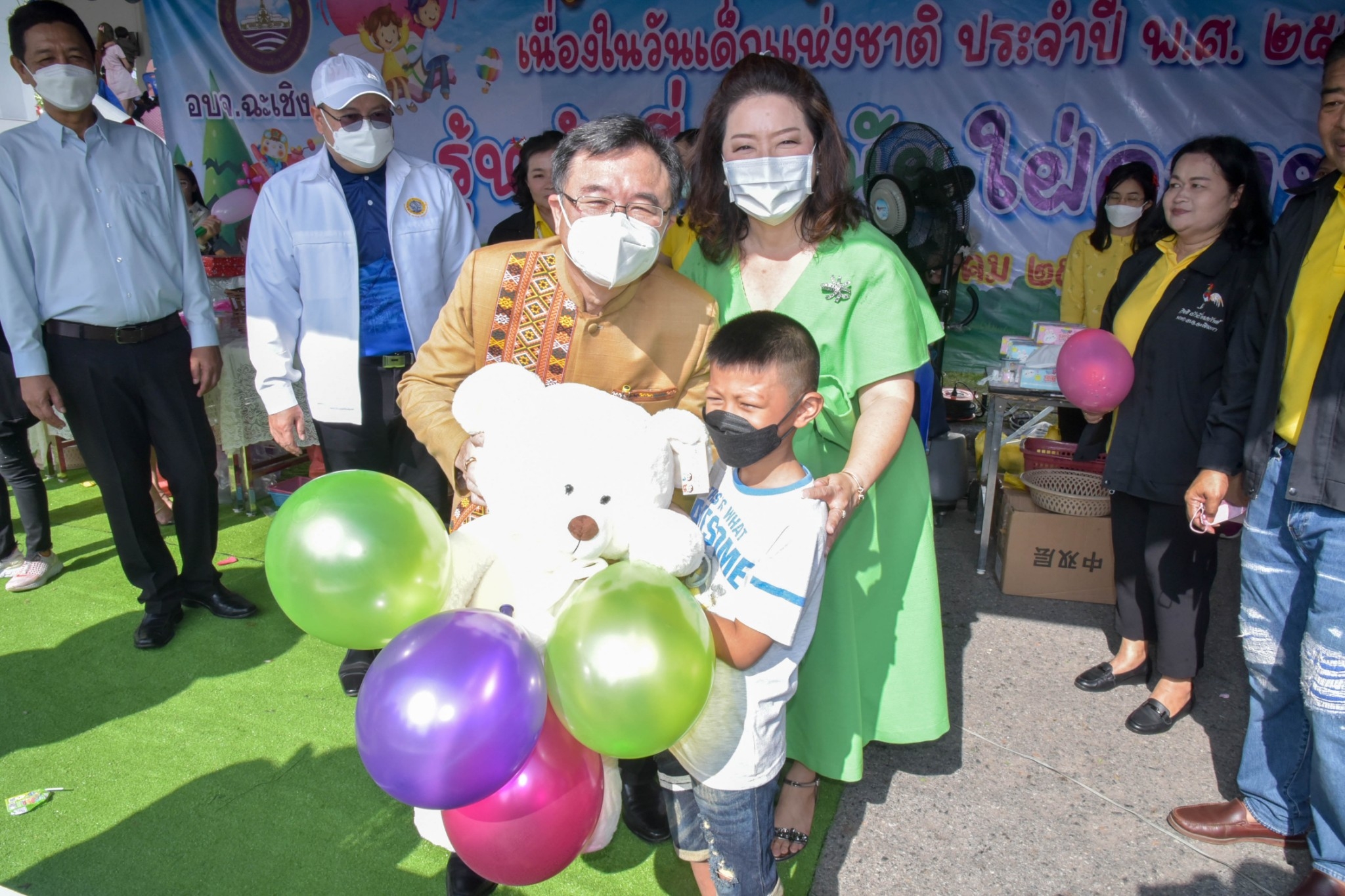 ?? พช. ฉะเชิงเทรา ร่วมงานฉลองวันเด็กแห่งชาติ ส่งมอบทุนพัฒนาเด็กชนบทฯ 30,000 บาท !!