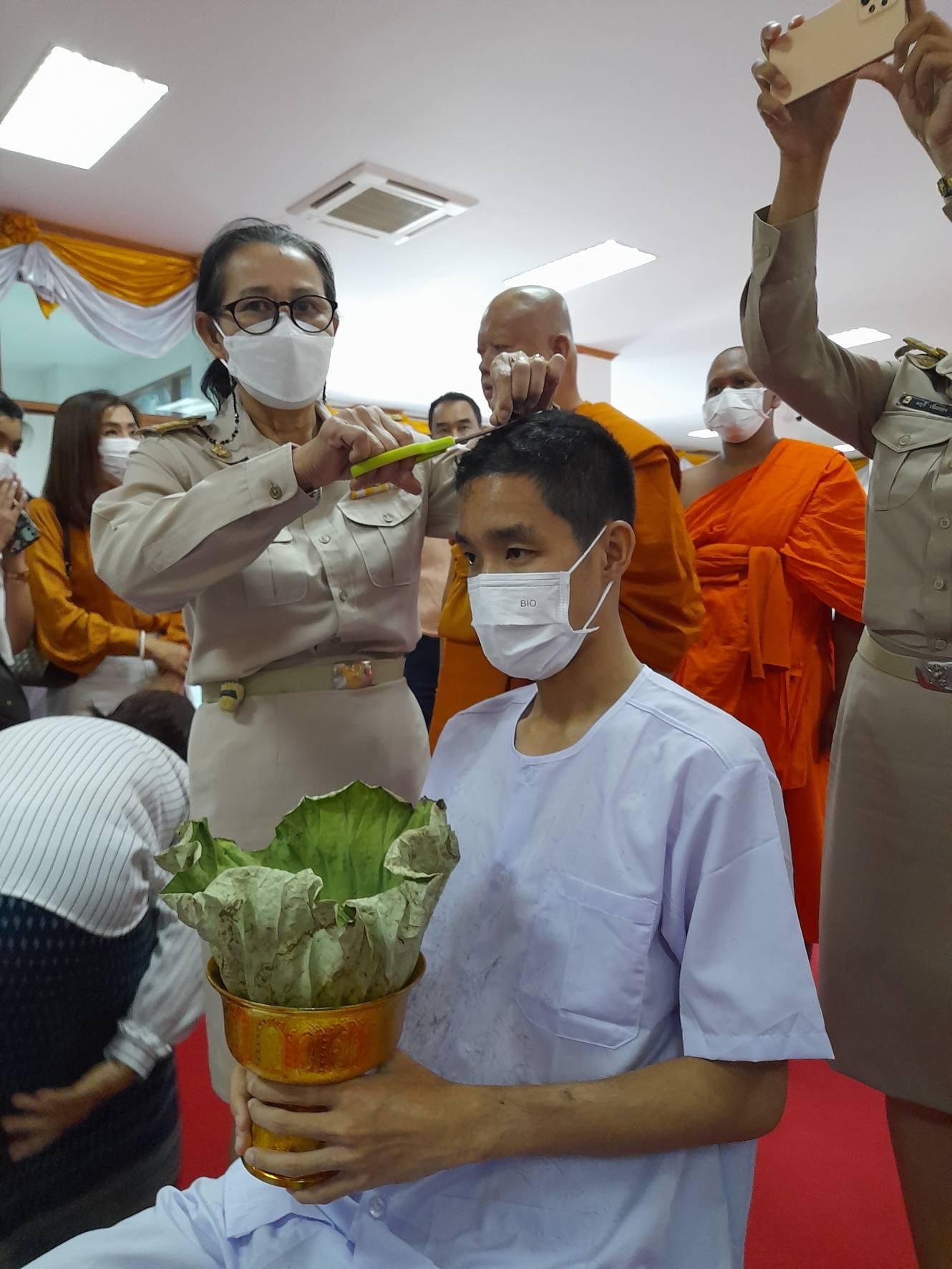 ??พช. ฉะเชิงเทรา ร่วมพิธีบรรพชาอุปสมบท 99 รูป ถวายพระพรชัยมงคล แด่สมเด็จพระเจ้าลูกเธอ เจ้าฟ้าพัชรกิติยาภาฯ