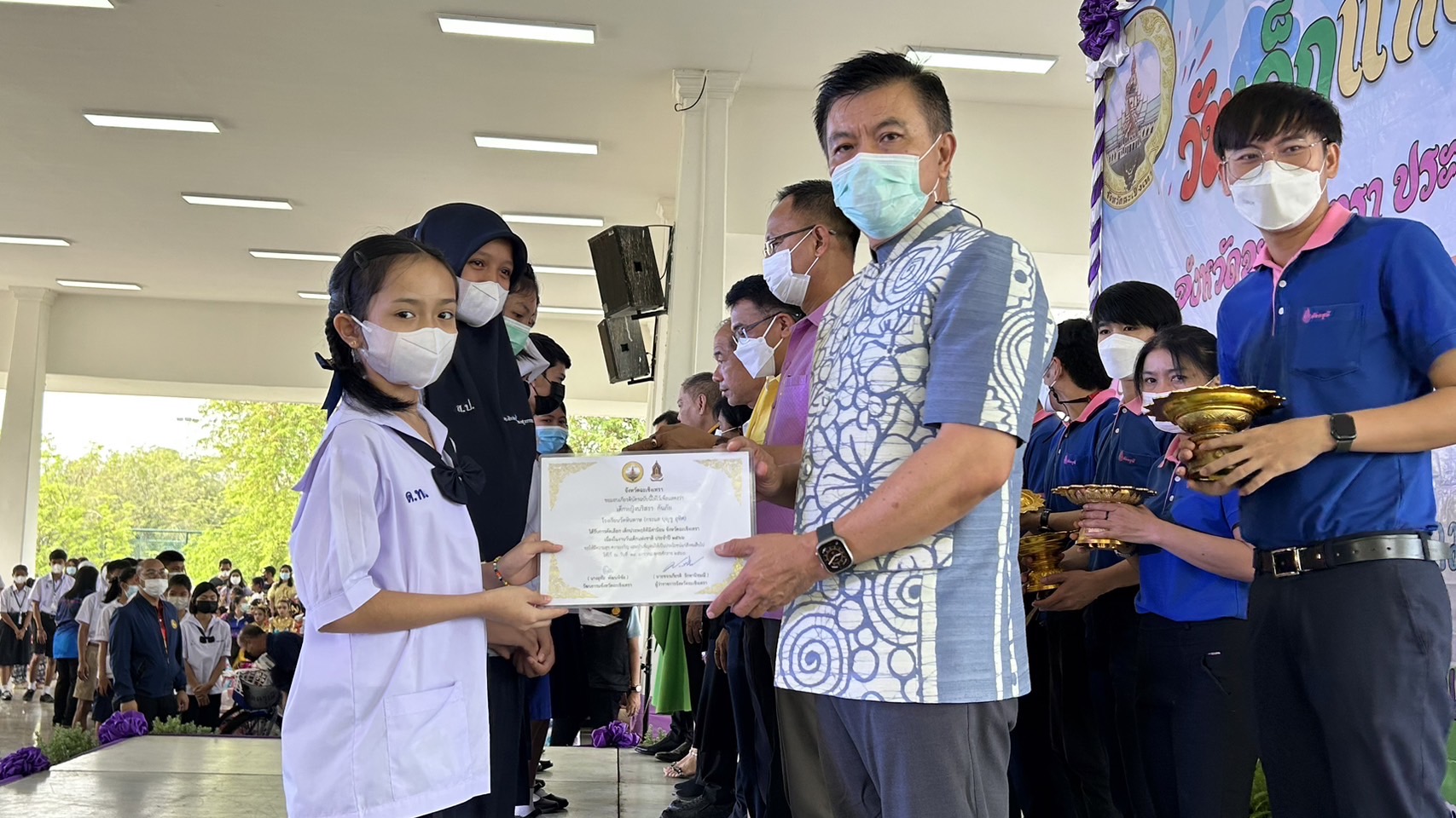 ?? พช. ฉะเชิงเทรา ร่วมงานฉลองวันเด็กแห่งชาติ ส่งมอบทุนพัฒนาเด็กชนบทฯ 30,000 บาท !!