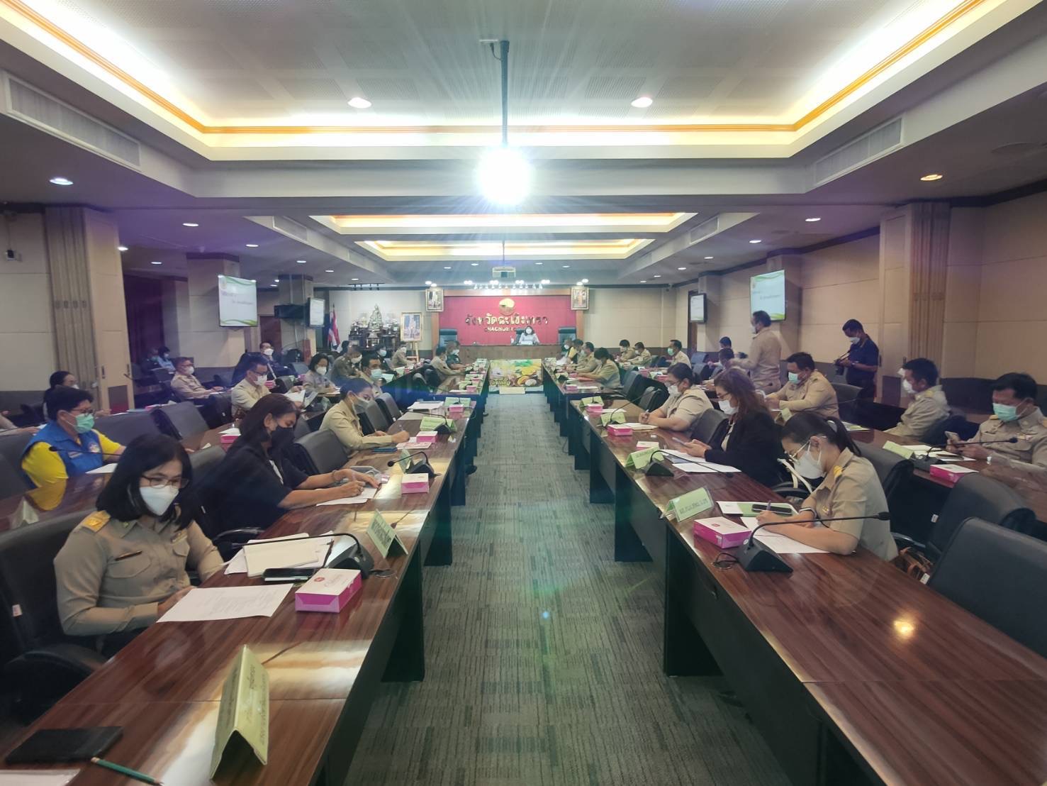 ??พช. ฉะเชิงเทรา ร่วมประชุมคณะกรรมการศูนย์อํานวยการป้องกันและปราบปราบปรามยาเสพติดจังหวัดฉะเชิงเทรา นำเสนอกิจกรรมแก้ไขปัญหายาเสพติด กองทุนแม่ฯ