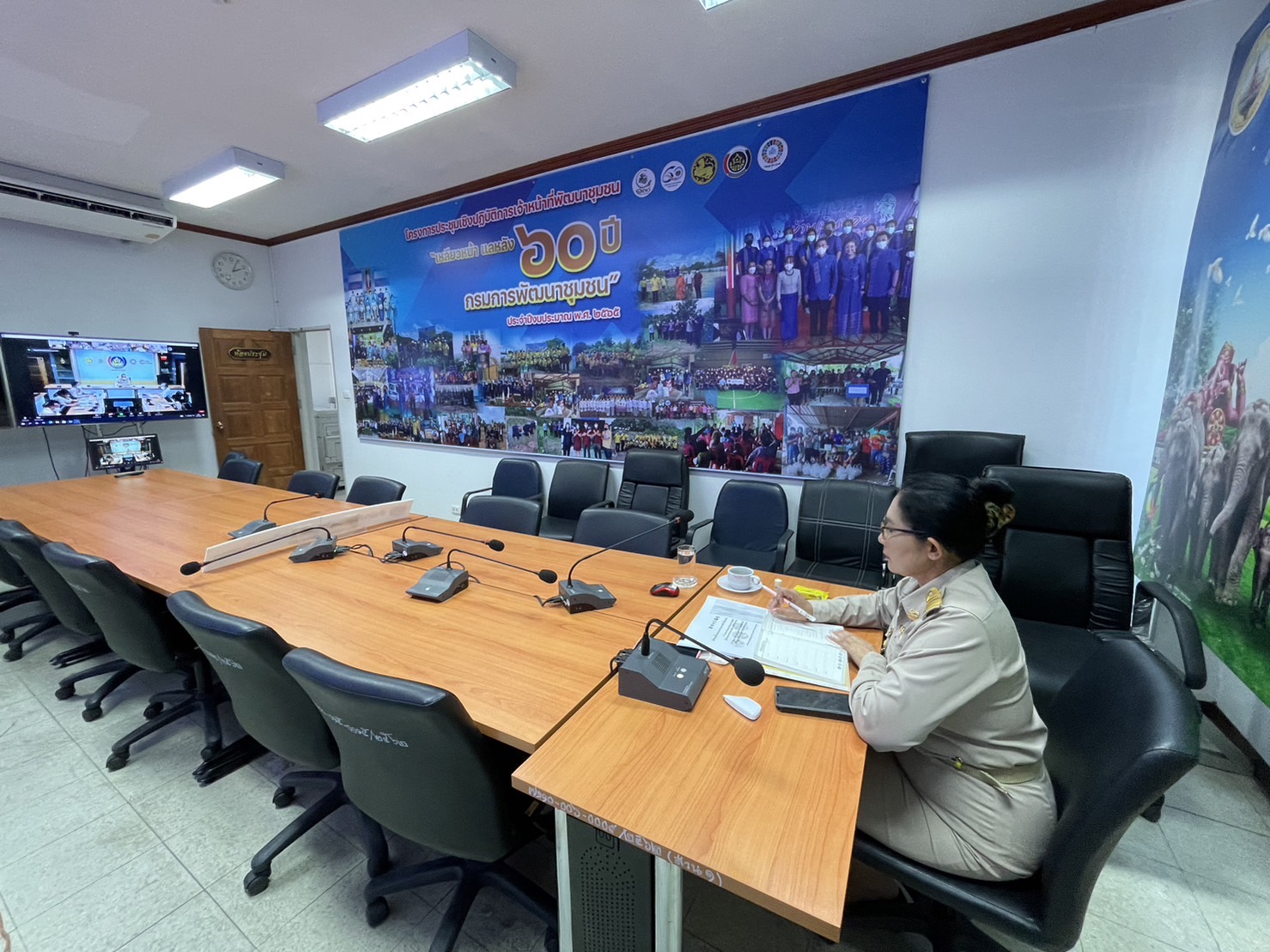 ??พช. ฉะเชิงเทรา ร่วมการประชุมชี้แจงรายละเอียดการดำเนินงานโครงการพัฒนาศักยภาพผู้ผลิต ผู้ประกอบการประเภทผ้า และหัตถกรรม (Coaching) และโครงการจัดแสดงและจำหน่ายผลิตภัณฑ์ภูมิปัญญาผ้าไทยและงานหัตถกรรมชุมชน (รับเสด็จฯ)