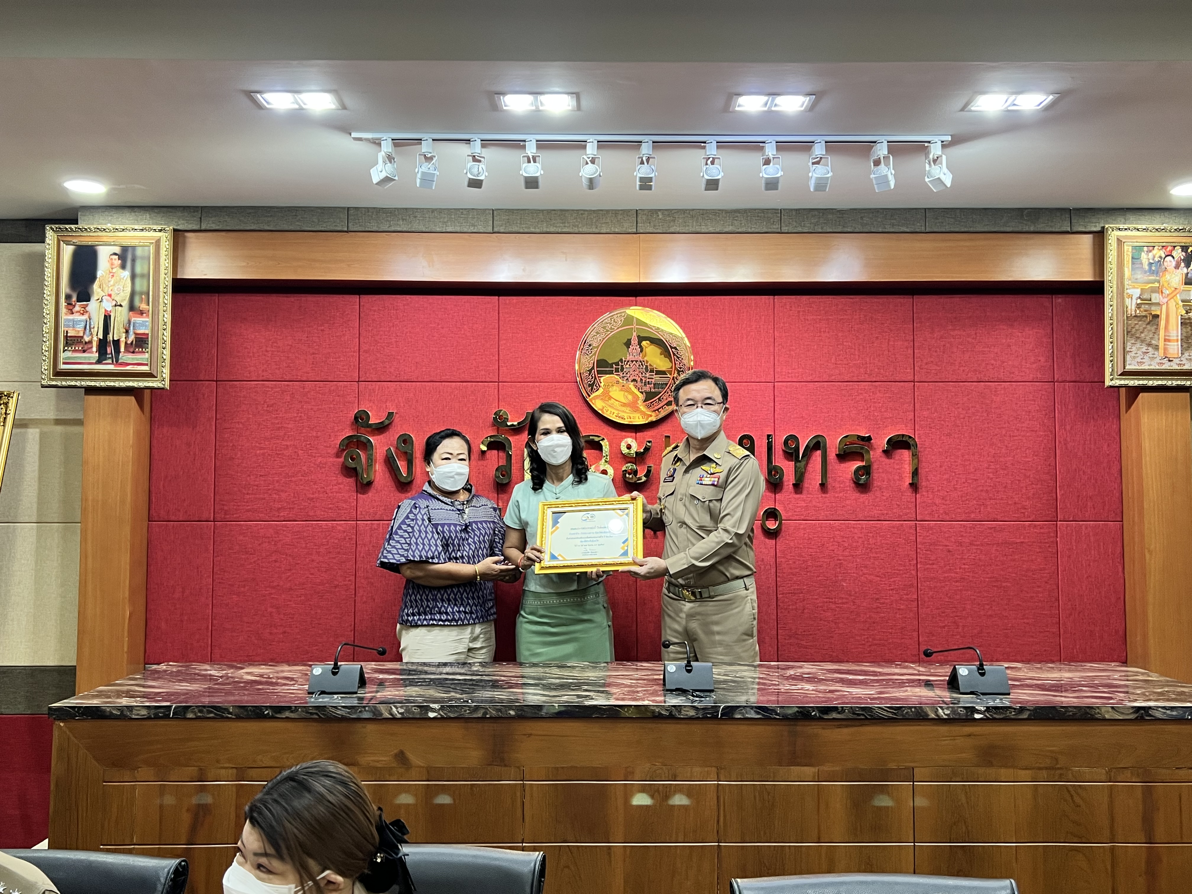 ??พช. แปดริ้วร่วมประชุมหัวหน้าส่วนจังหวัด – เชิดชูเกียรติ สารสนเทศตำบลต้นแบบ ตำบลท่าข้าม อำเภอบางปะกง