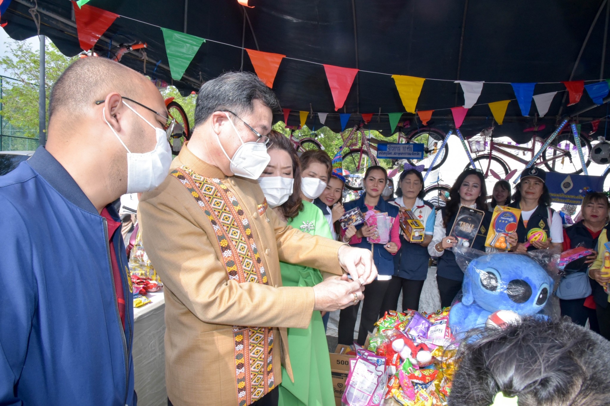 ?? พช. ฉะเชิงเทรา ร่วมงานฉลองวันเด็กแห่งชาติ ส่งมอบทุนพัฒนาเด็กชนบทฯ 30,000 บาท !!