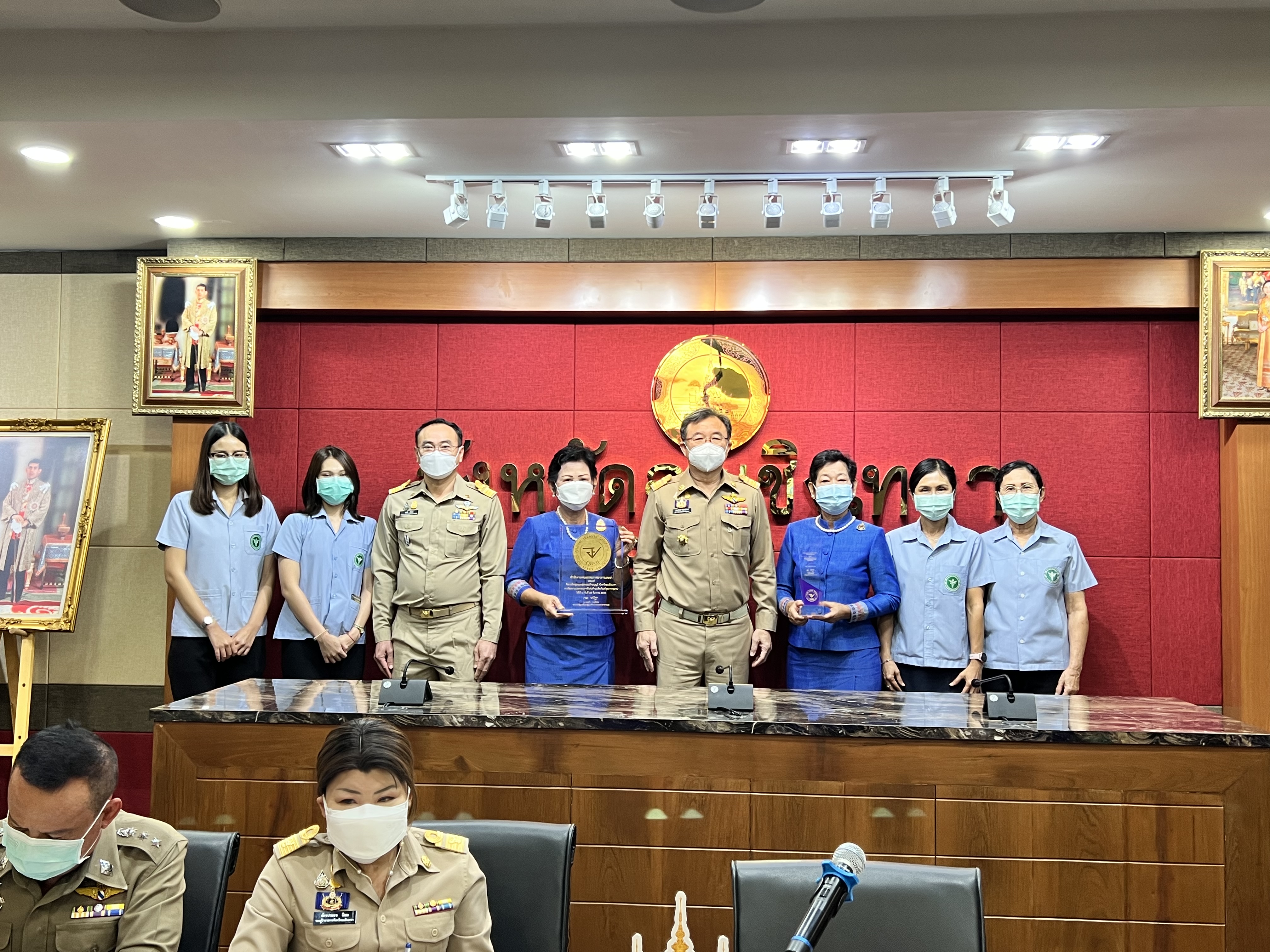 ??พช. แปดริ้วร่วมประชุมหัวหน้าส่วนจังหวัด – เชิดชูเกียรติ สารสนเทศตำบลต้นแบบ ตำบลท่าข้าม อำเภอบางปะกง